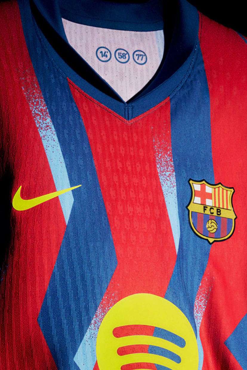 تسوق الطقم البديل الرابع لنادي برشلونة لموسم 2025/26  من نايكي