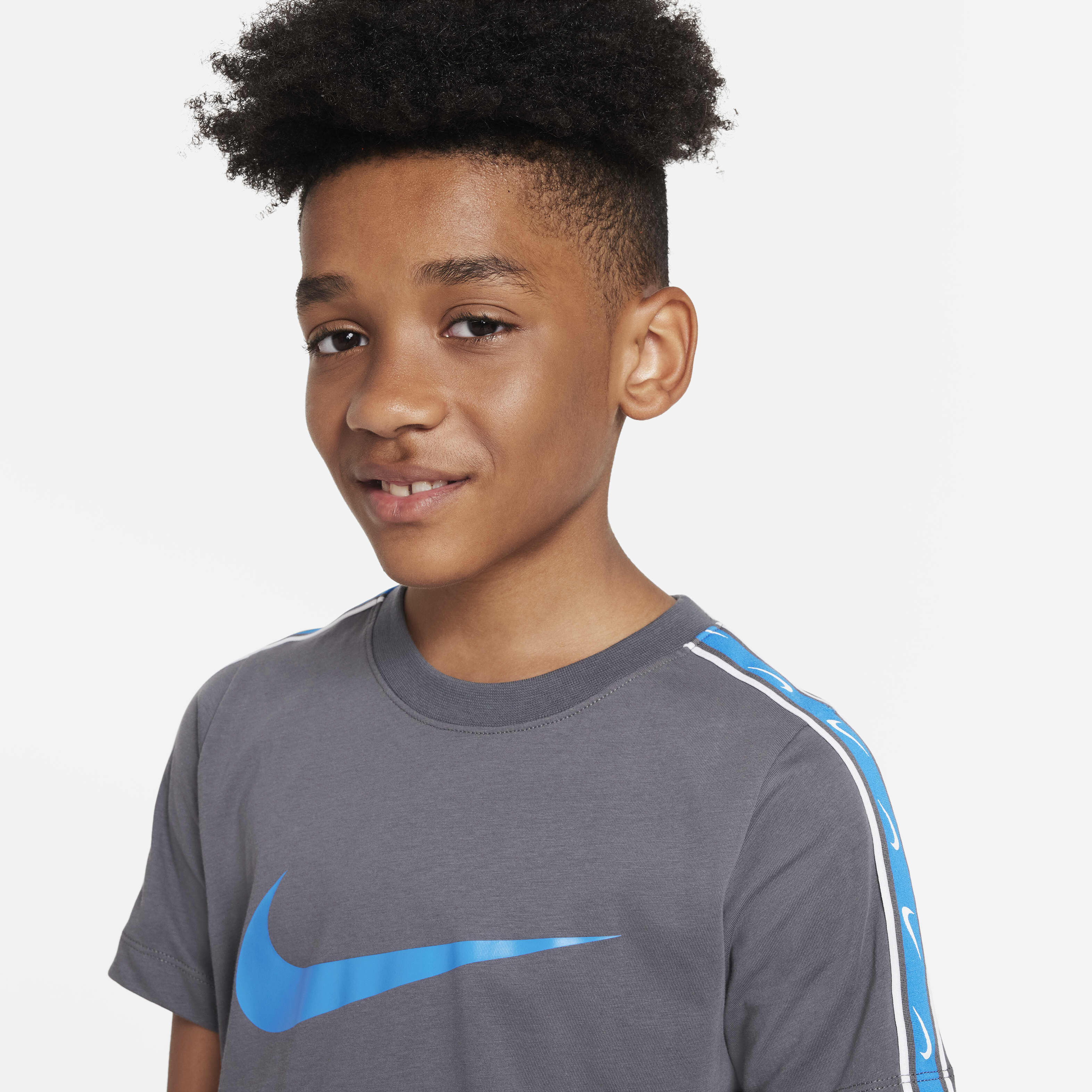 Nike Sportswear Repeat image number 2