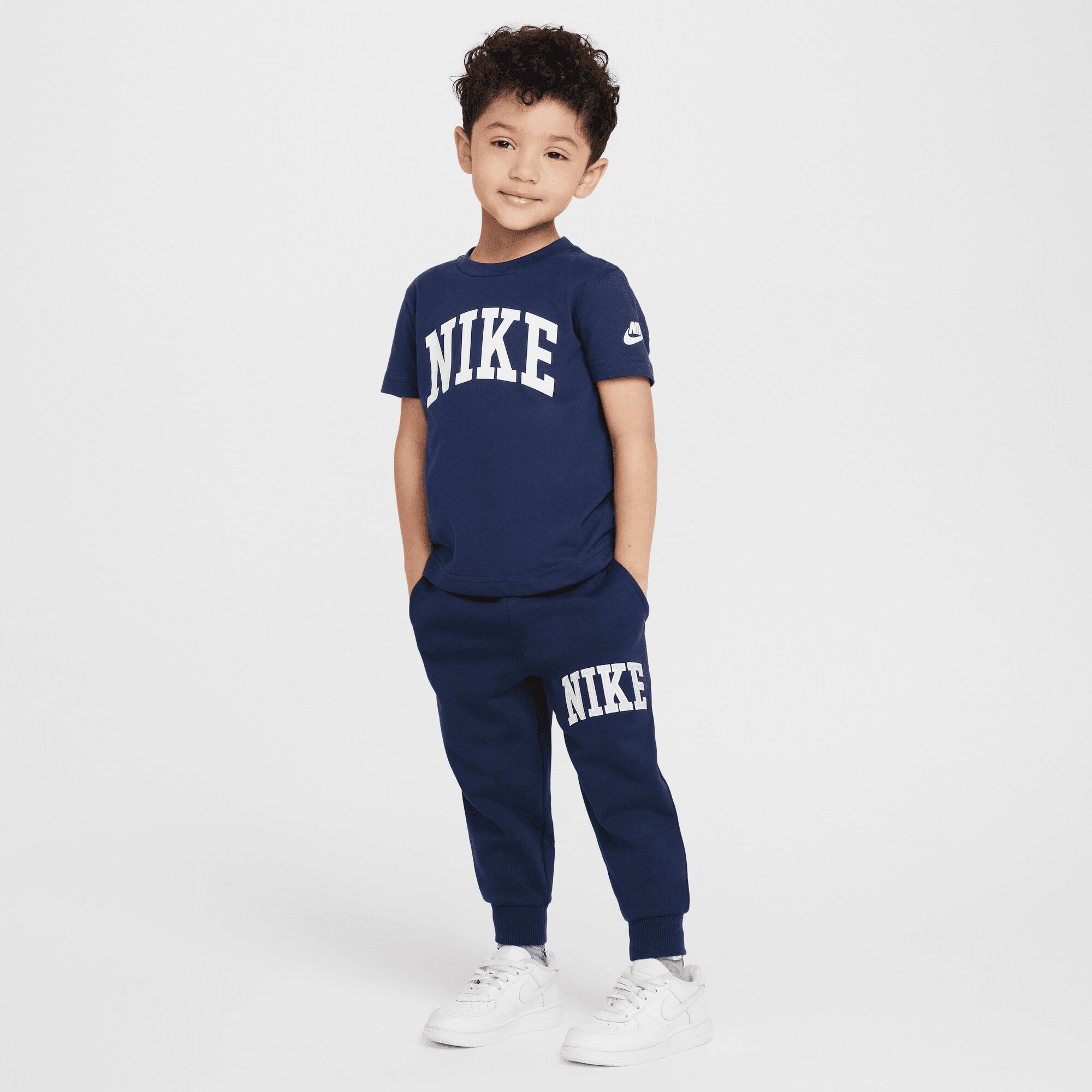 Nike Sportswear Club image number 4