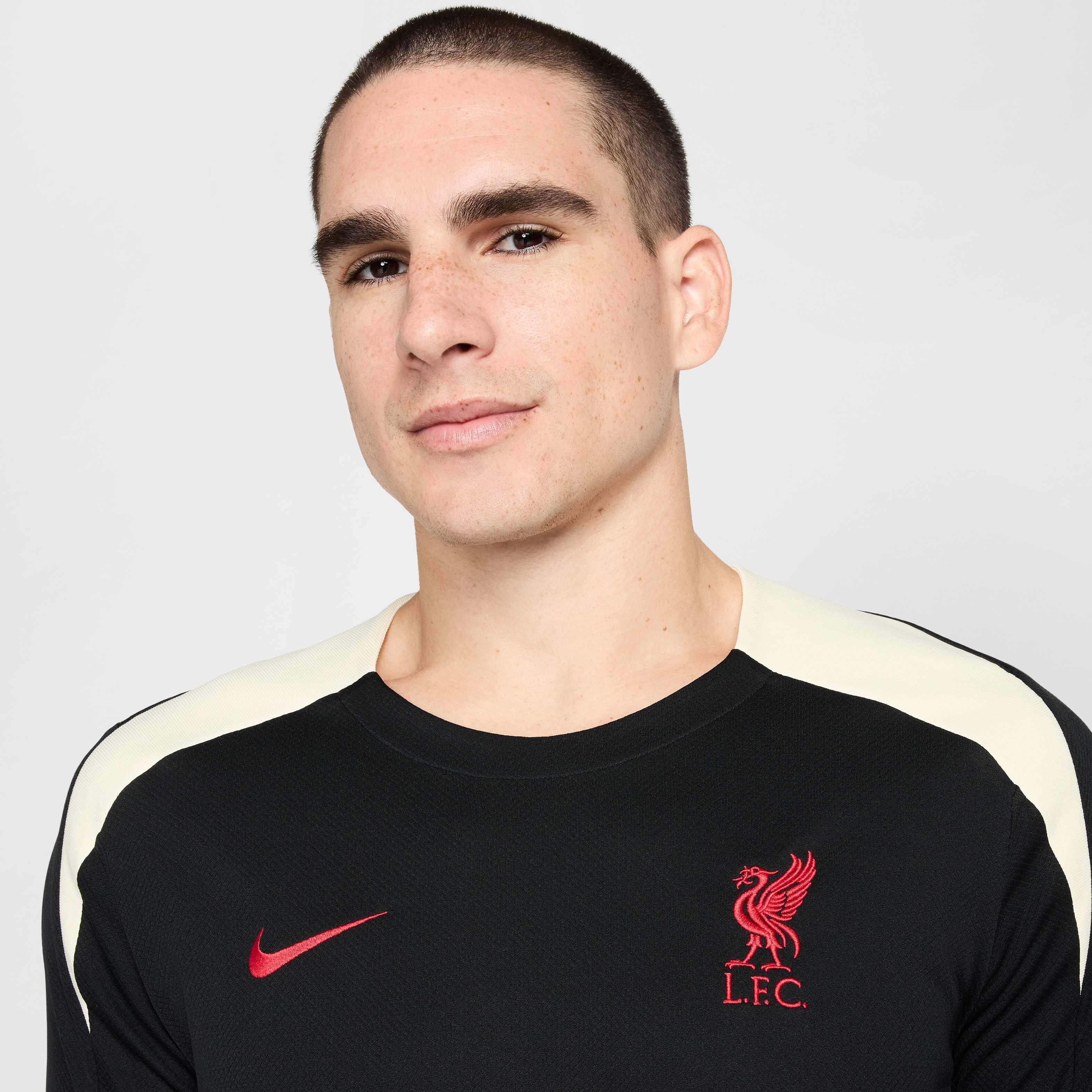 Liverpool F.C. Strike Special Edition image number 2