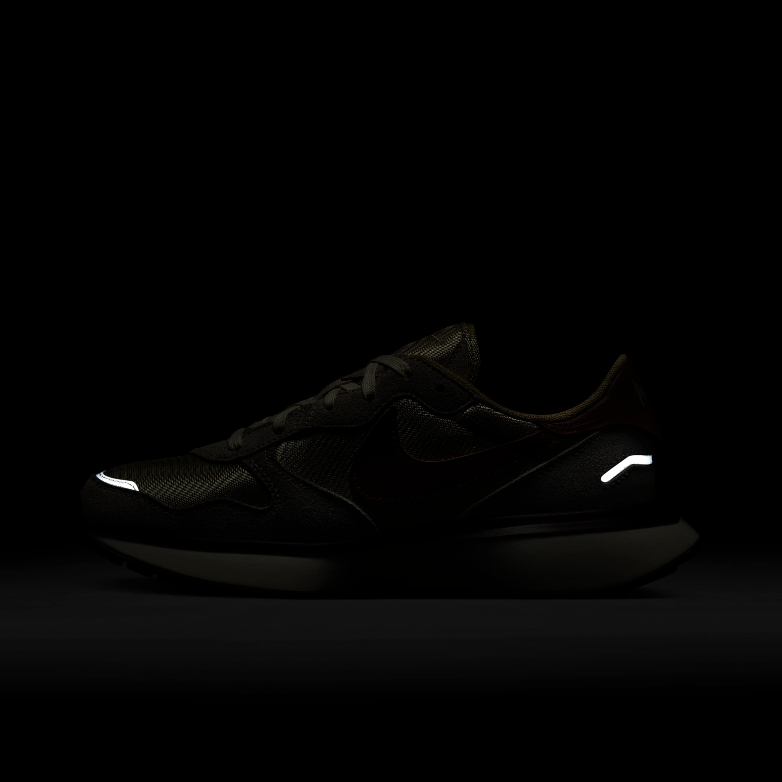 نايكي فينيكس وافل image number 11