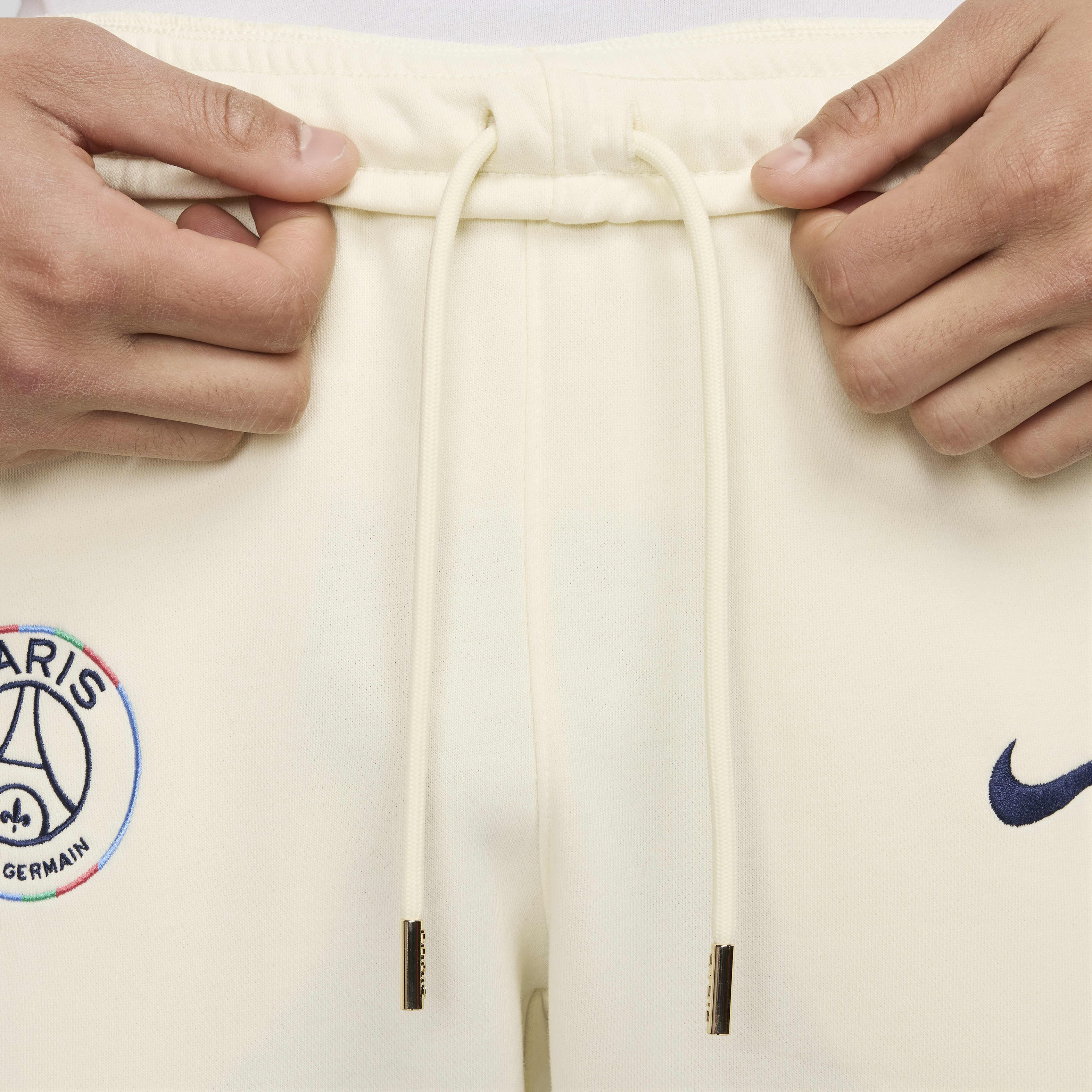 Paris Saint-Germain Club image number 2