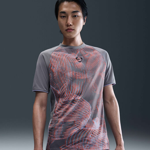 نايكي أكاديمي بلس