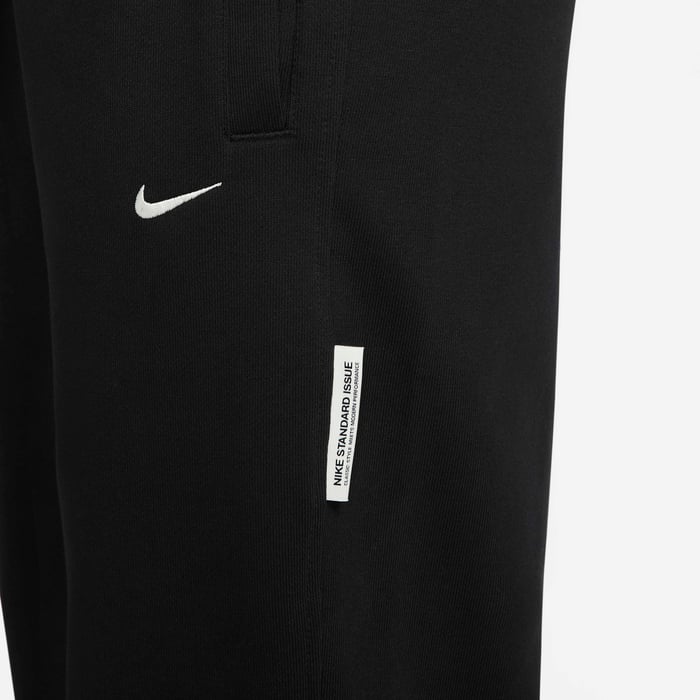 Nike Standard Issue image number 4 Nike Standard Issue image number 4