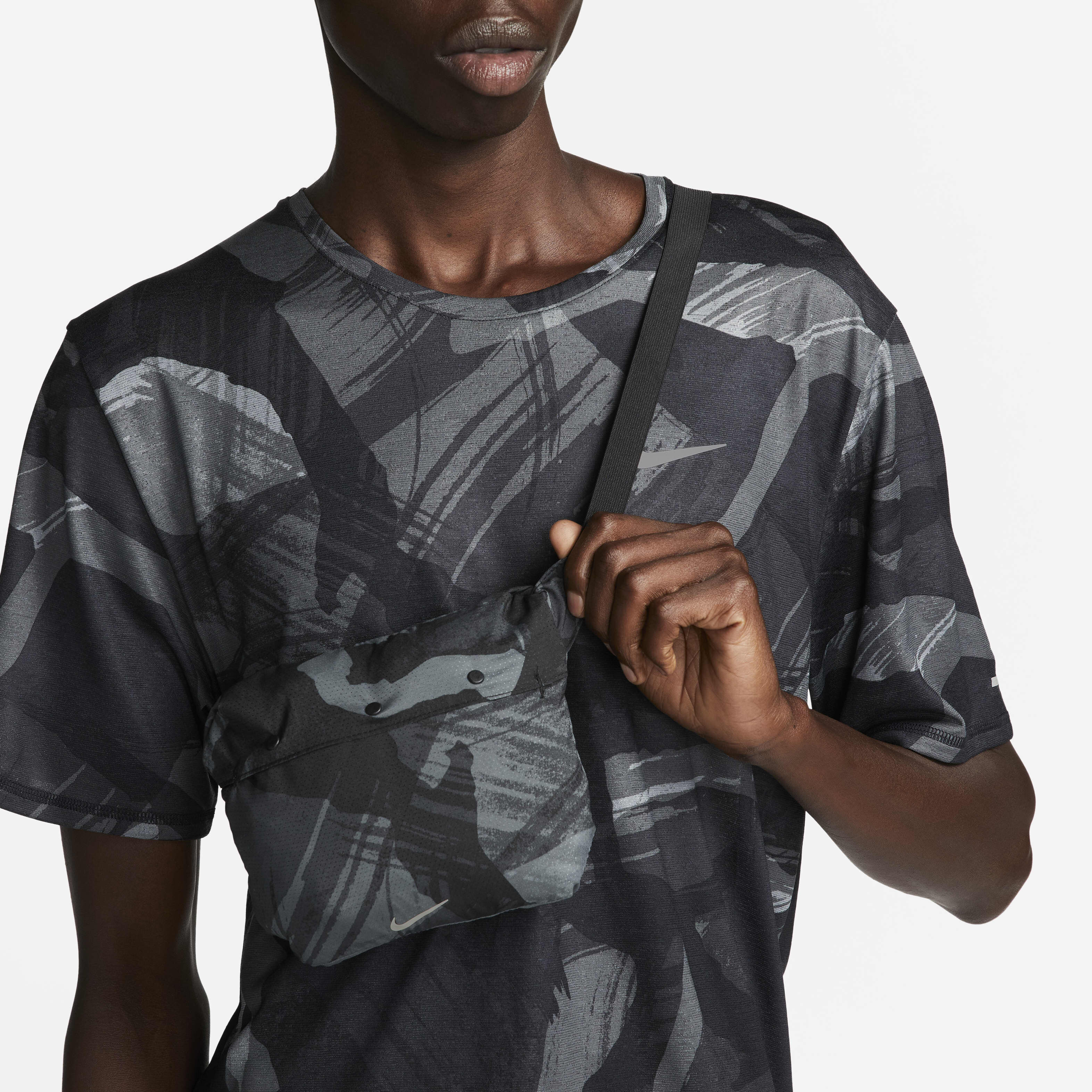 Nike running camo jacket discount