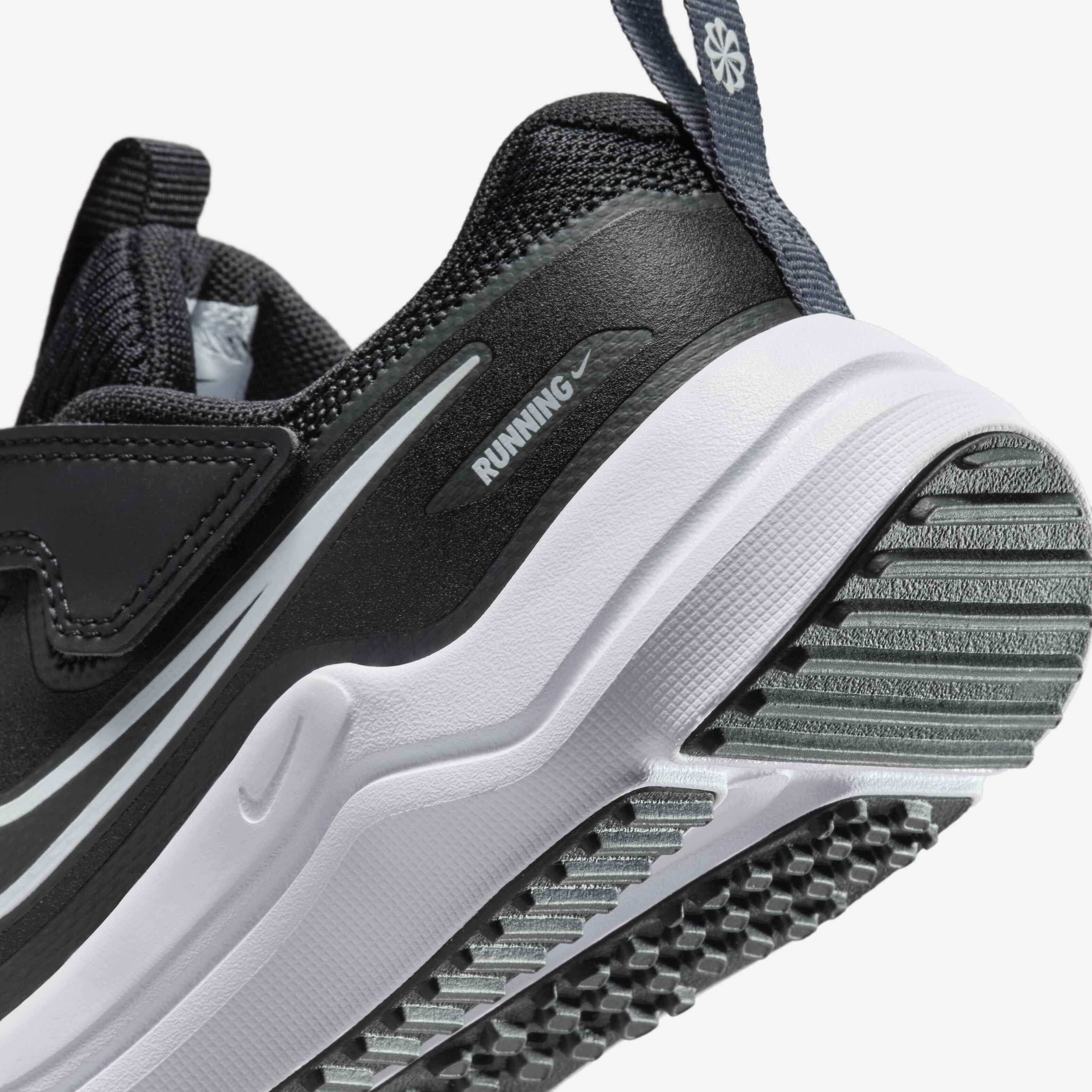 Nike Cosmic Runner image number 7