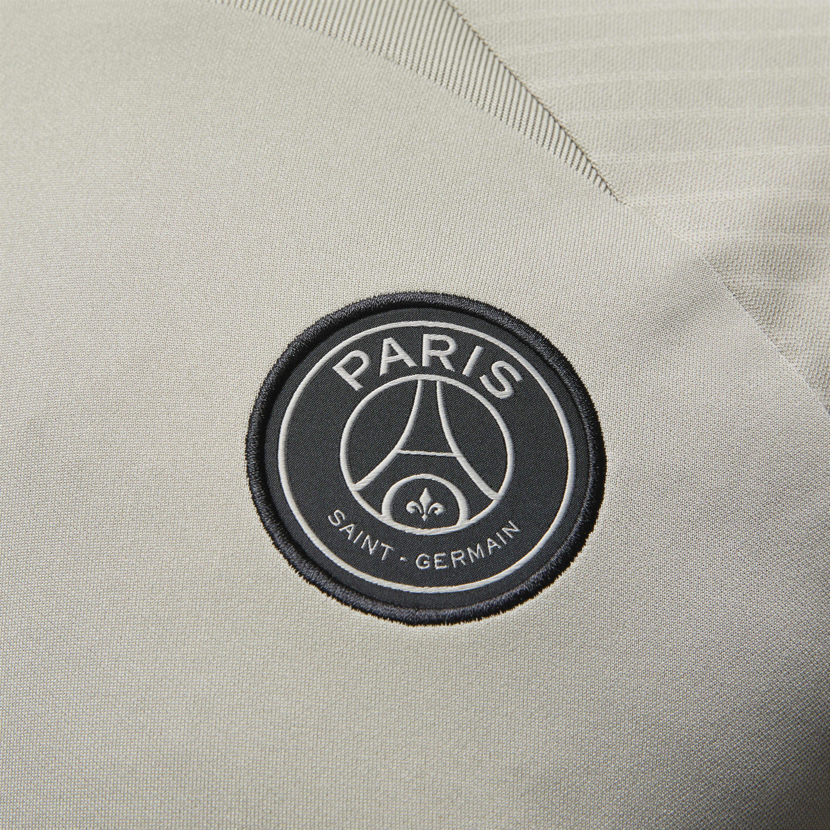 Paris Saint-Germain Strike Third image number 3