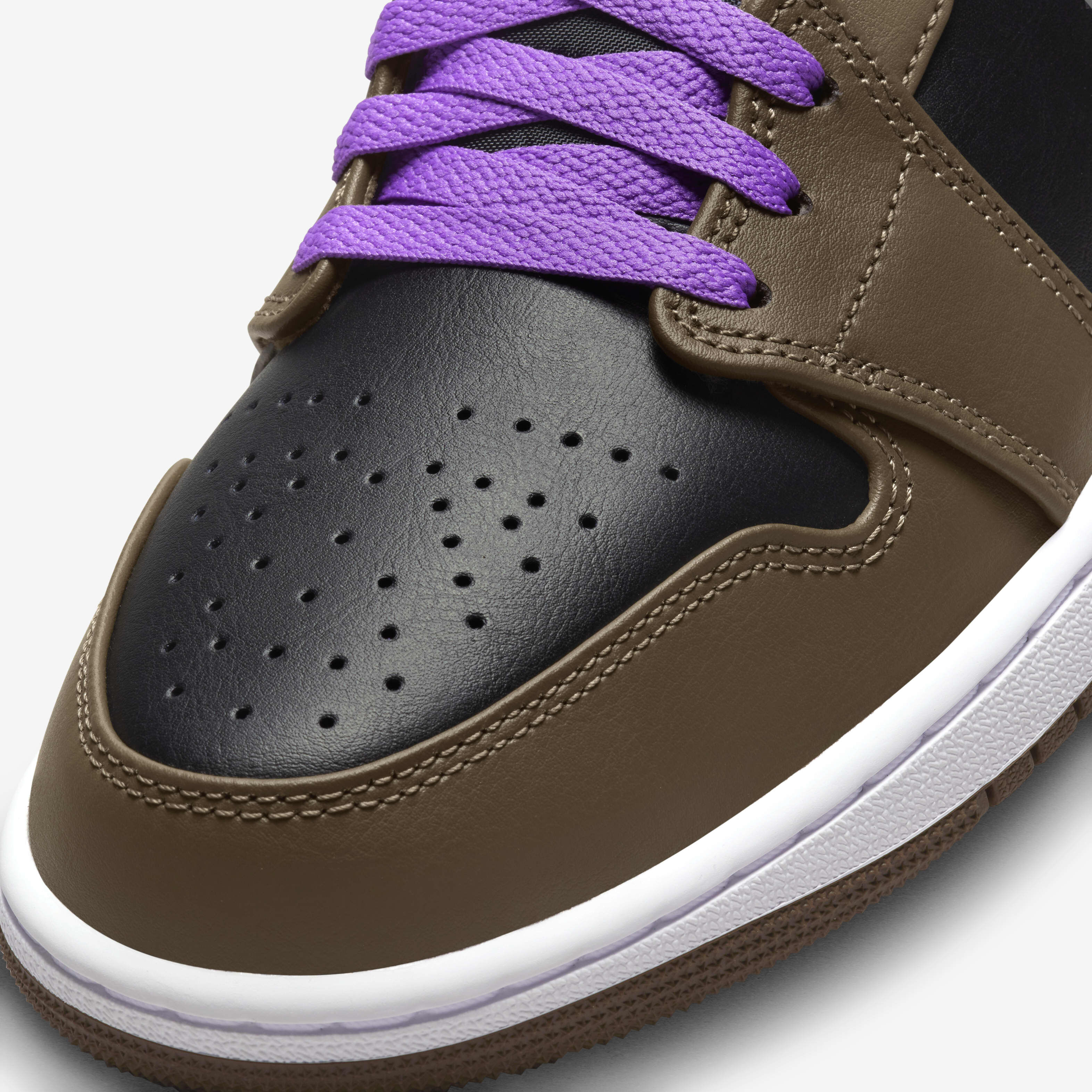 Air Jordan 1 Mid image number 6