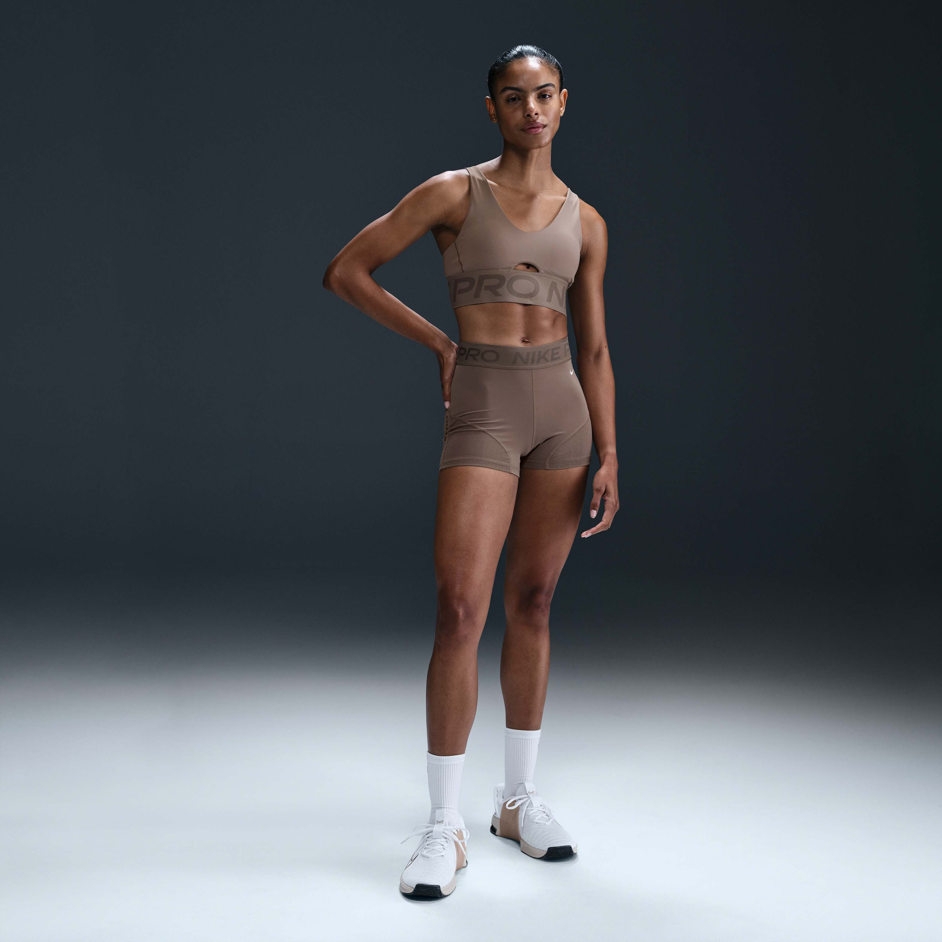 Nike Pro Indy Plunge image number 3