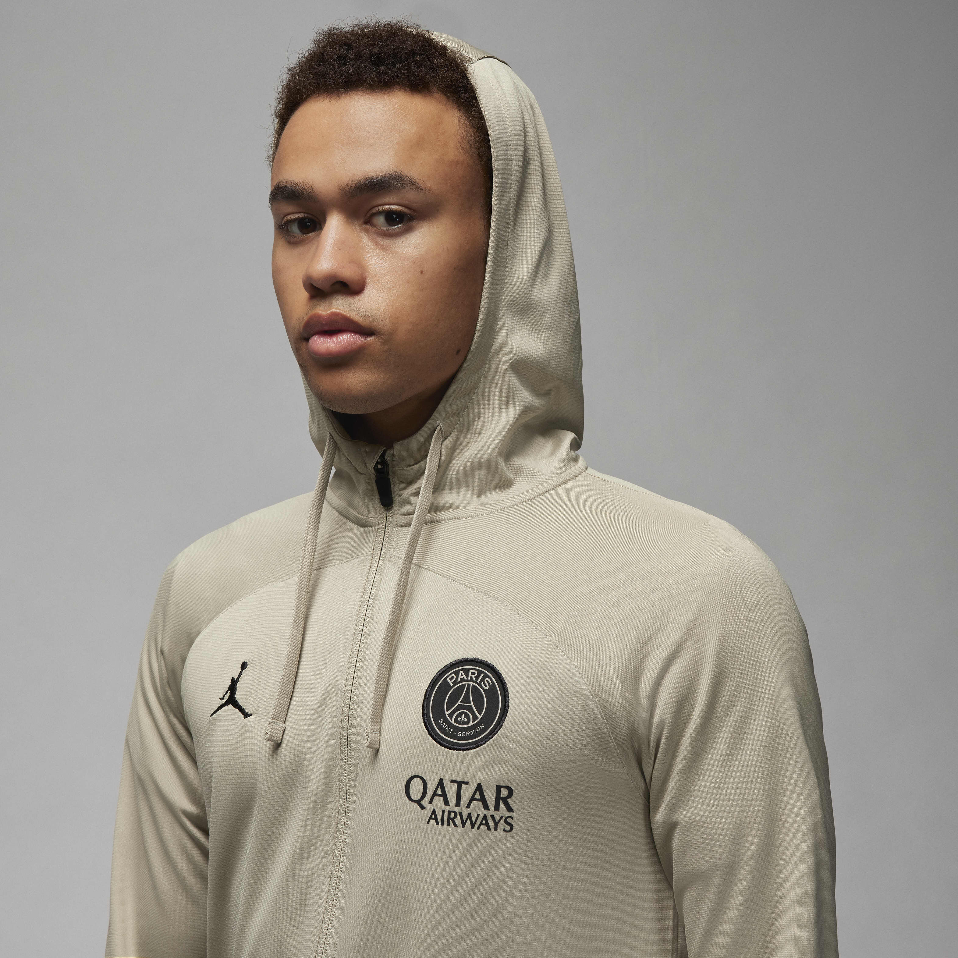 Paris Saint-Germain Strike Third image number 3