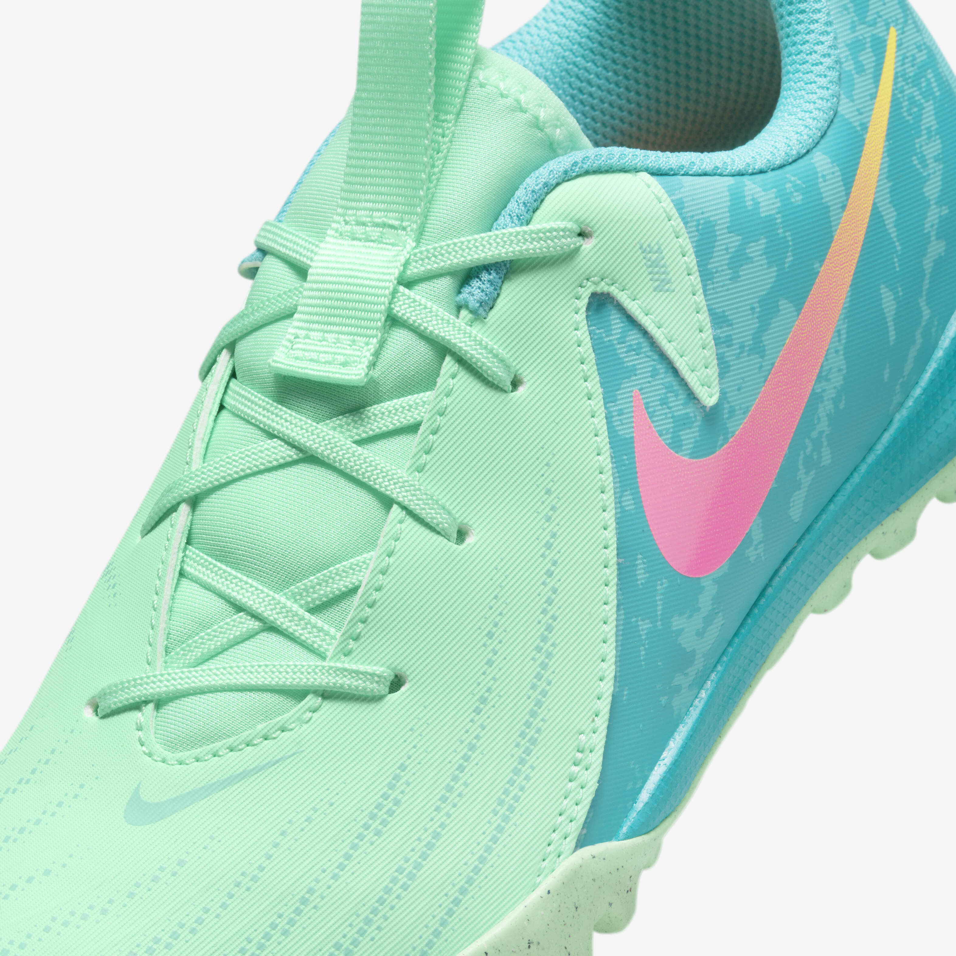 Nike Jr. Phantom GX 2 Academy LV8 image number 6