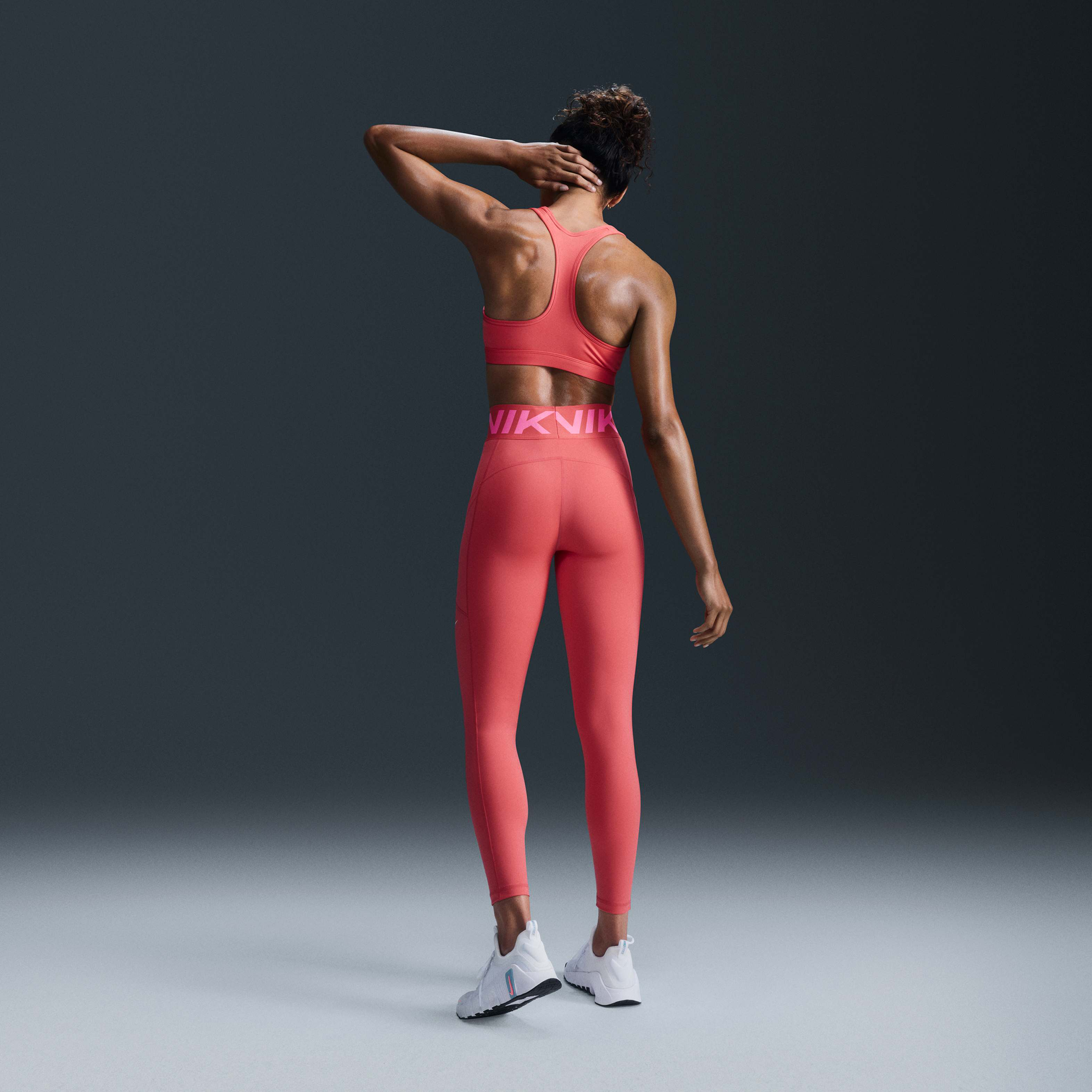 Nike Swoosh Medium-Support image number 1