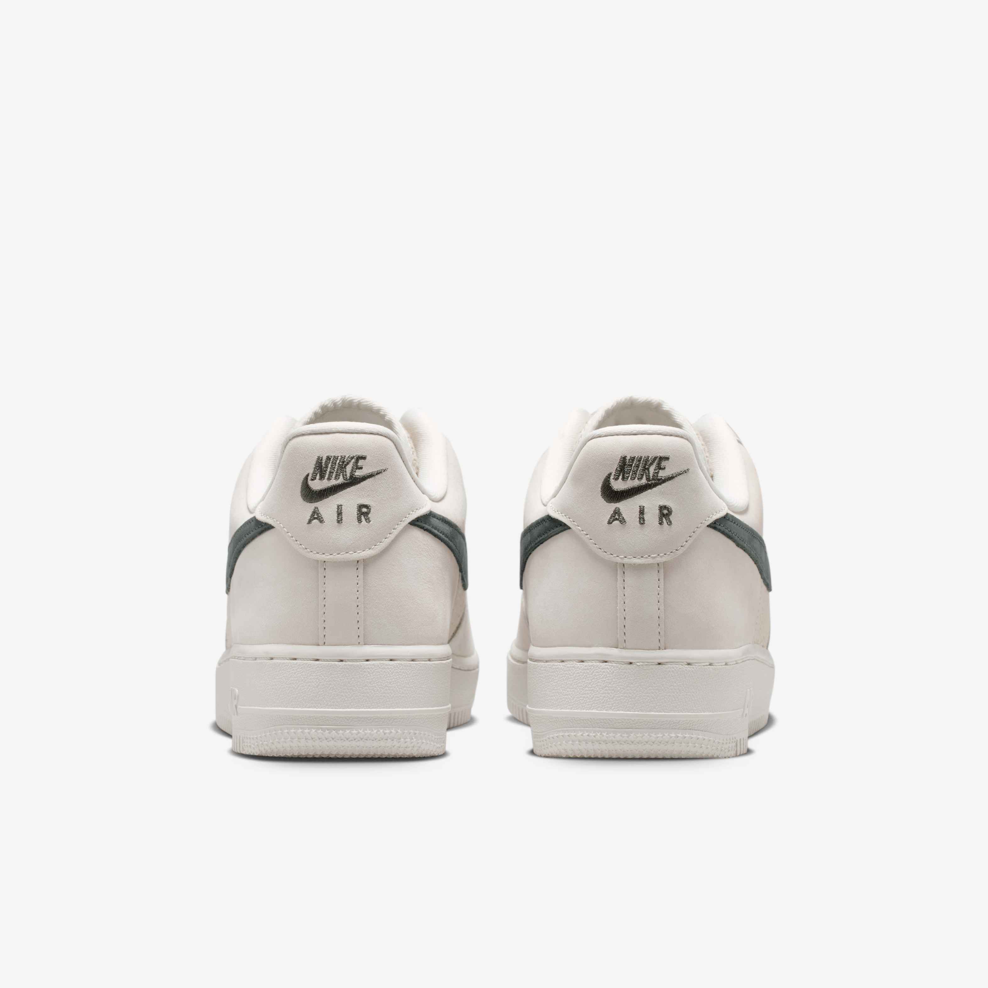 Nike Air Force 1 '07 LV8 image number 5