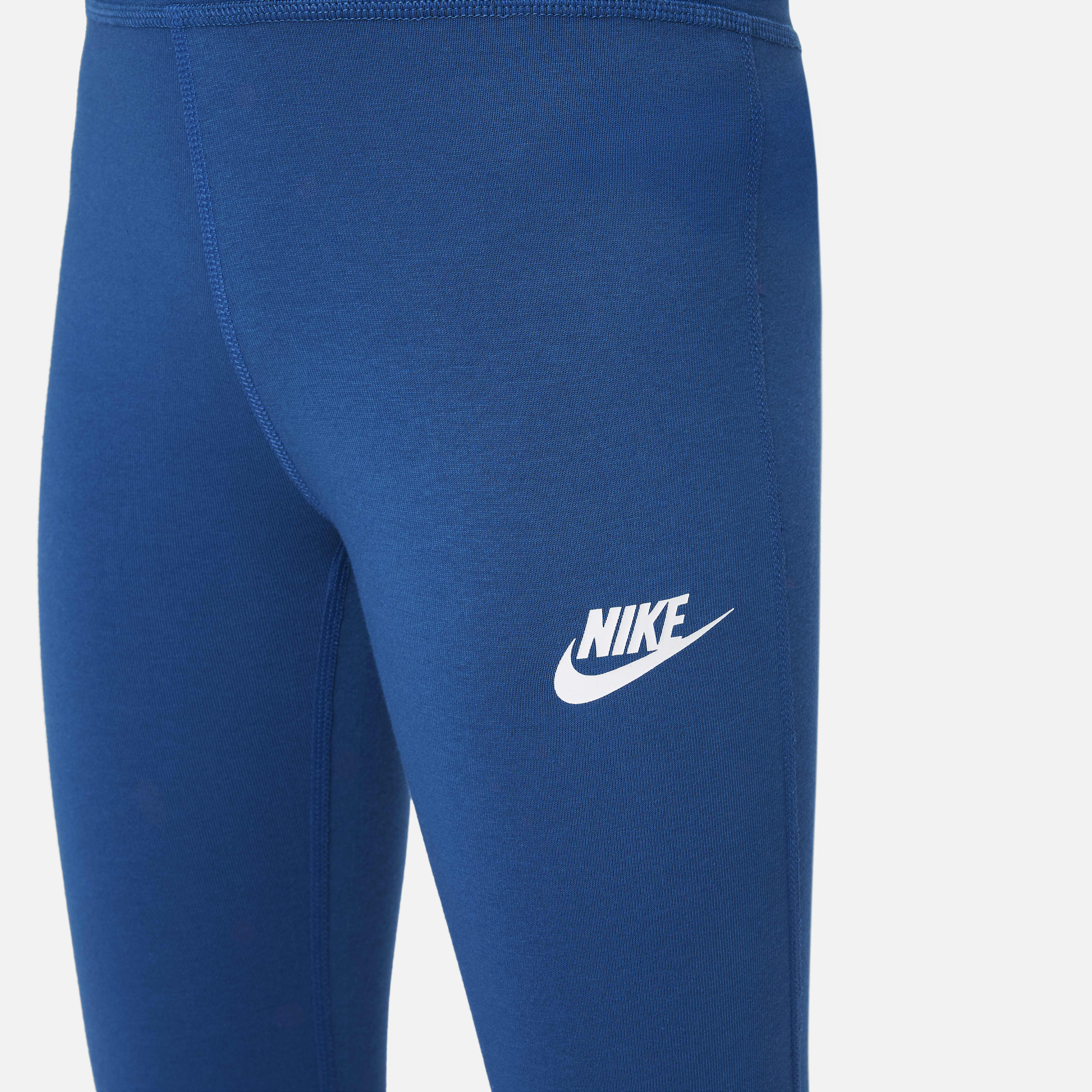 Nike Sportswear Favourites image number 2