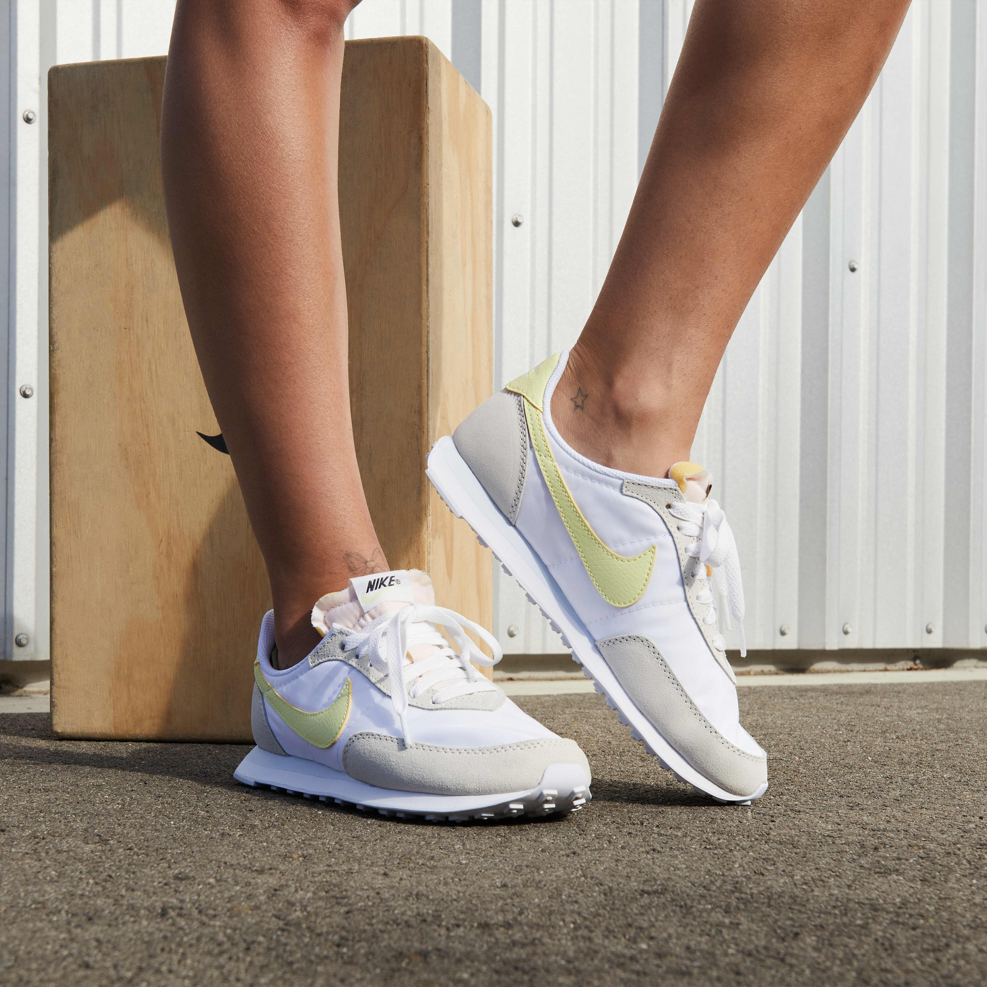 Nike Waffle Trainer 2 image number 1