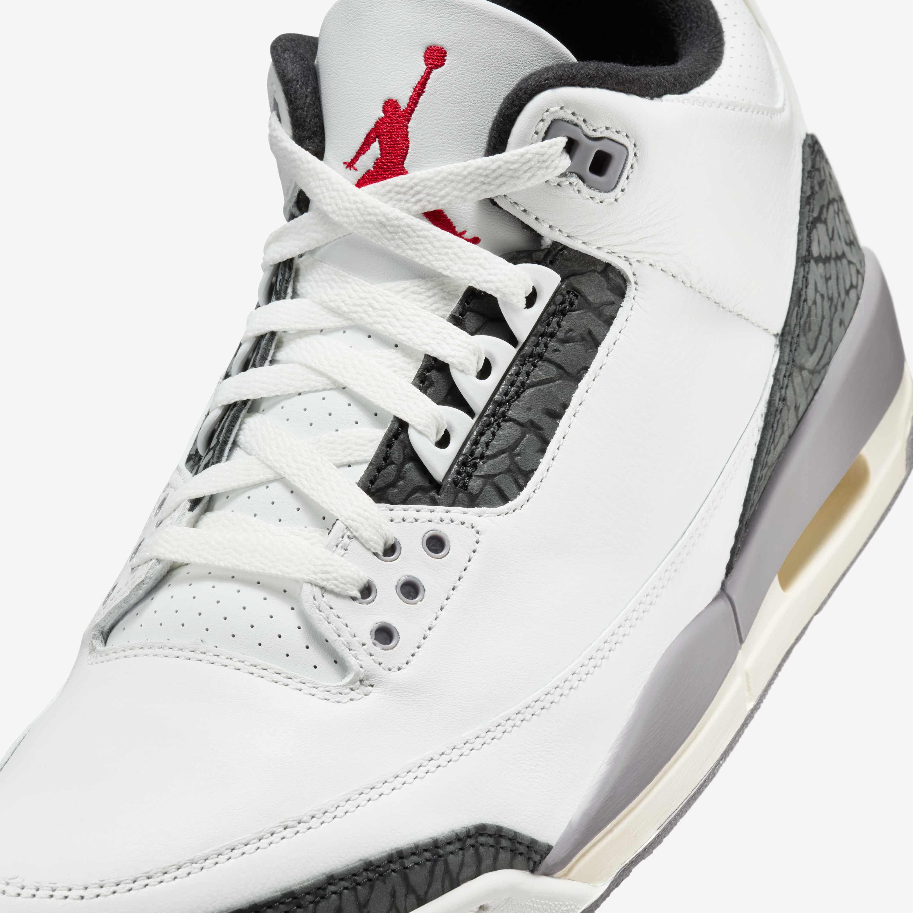 Air Jordan 3 Retro image number 6