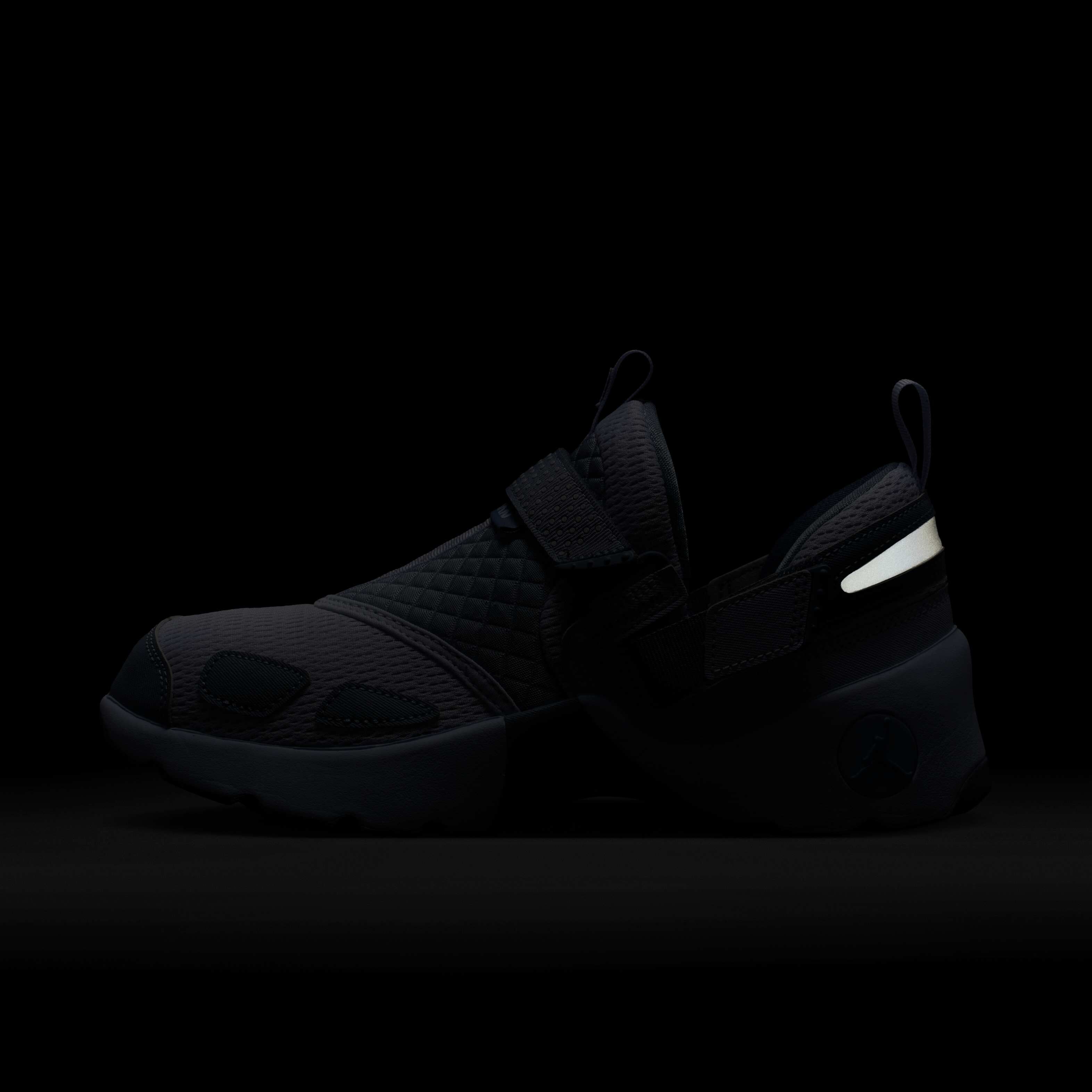 Jordan Trunner LX image number 8