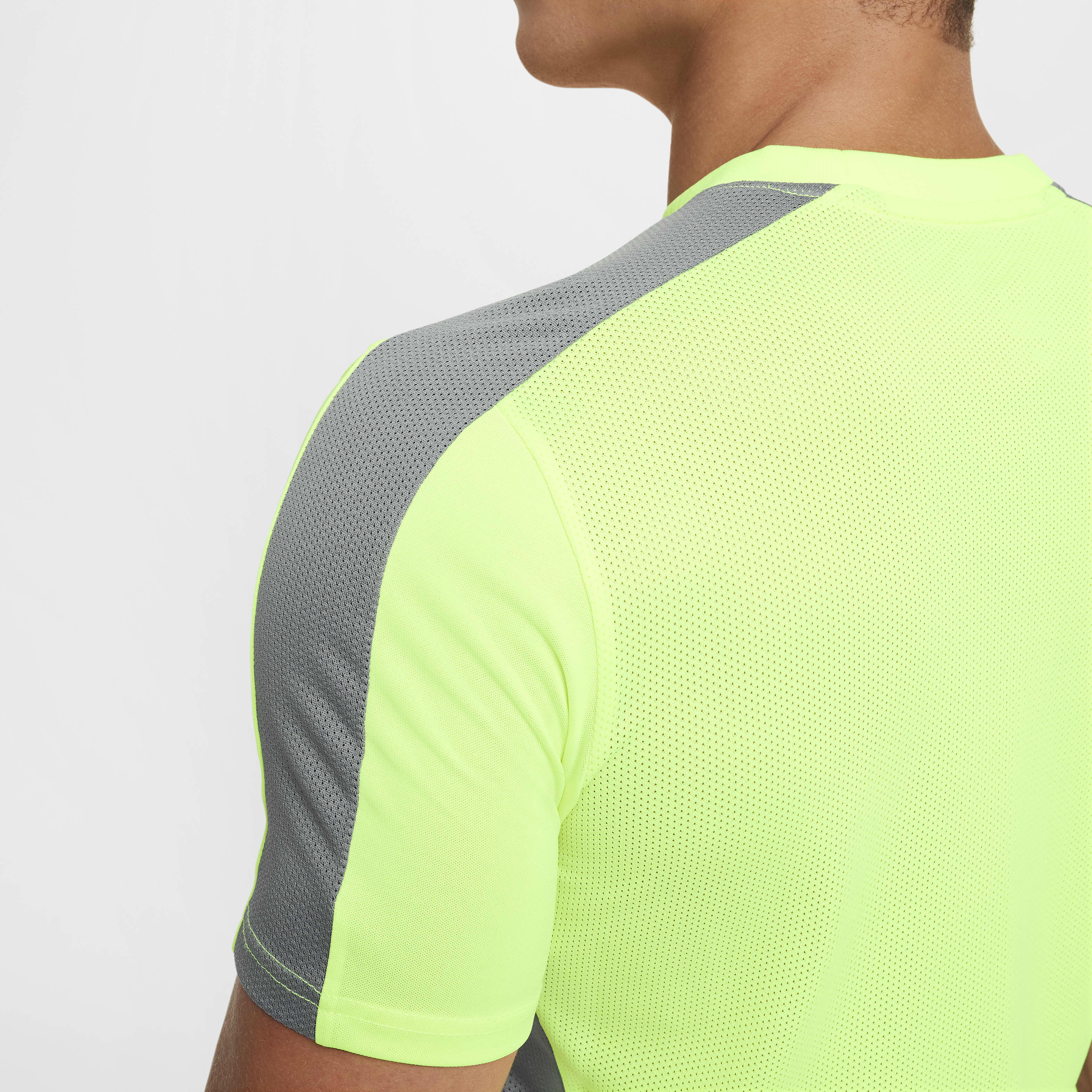 نايكي أكاديمي image number 3