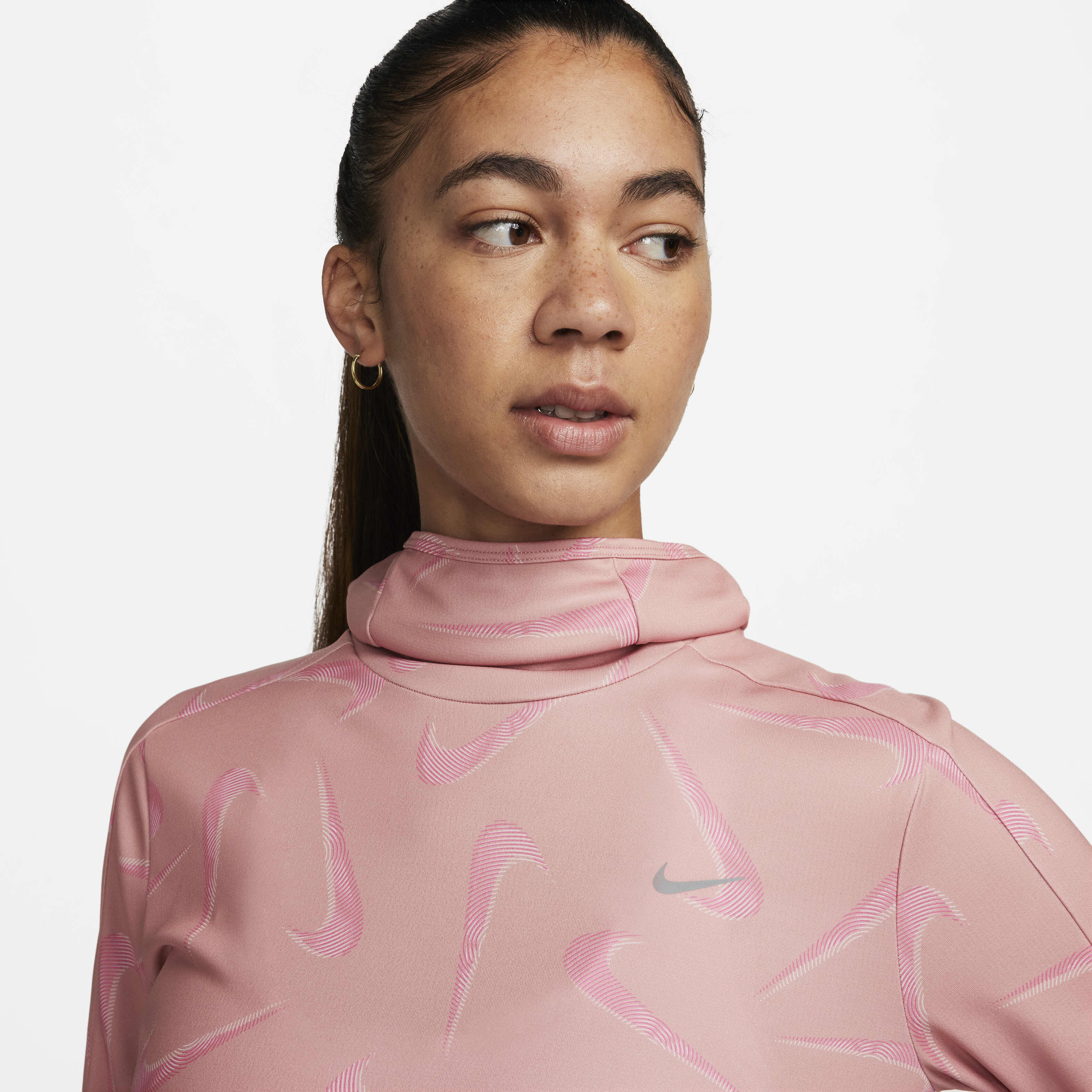 نايكي سووش image number 2