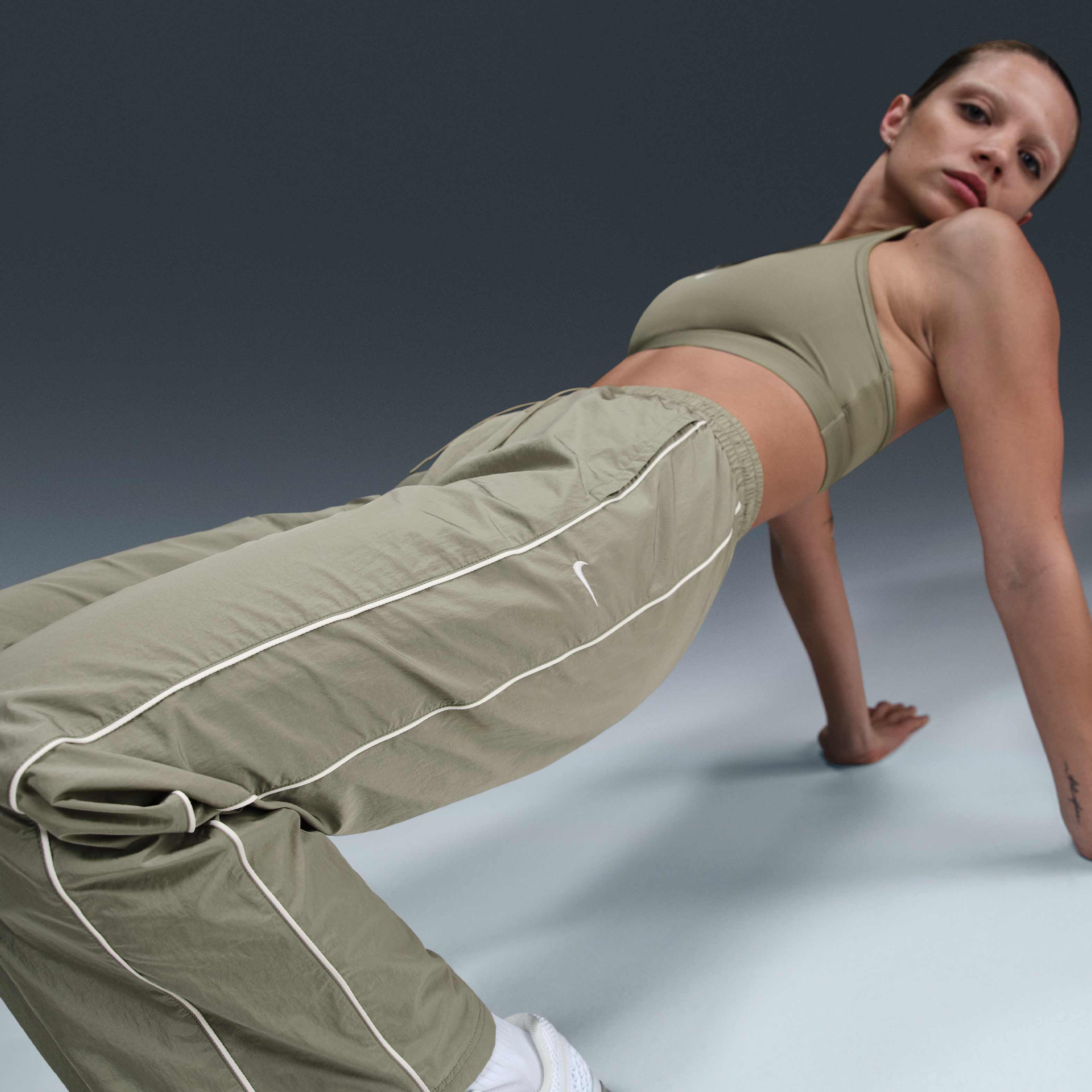 نايكي ويندرانر image number 4