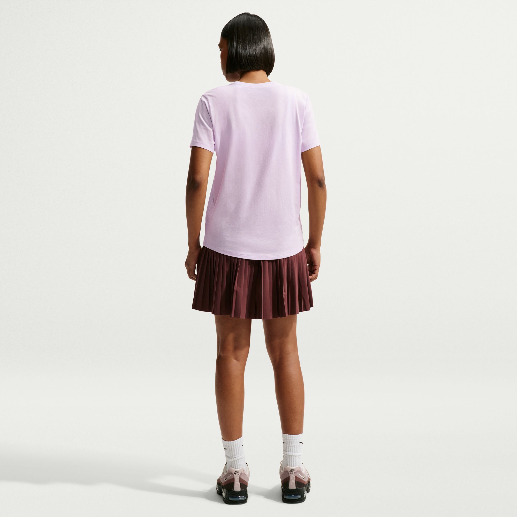 Nike Sportswear Essentials image number 1