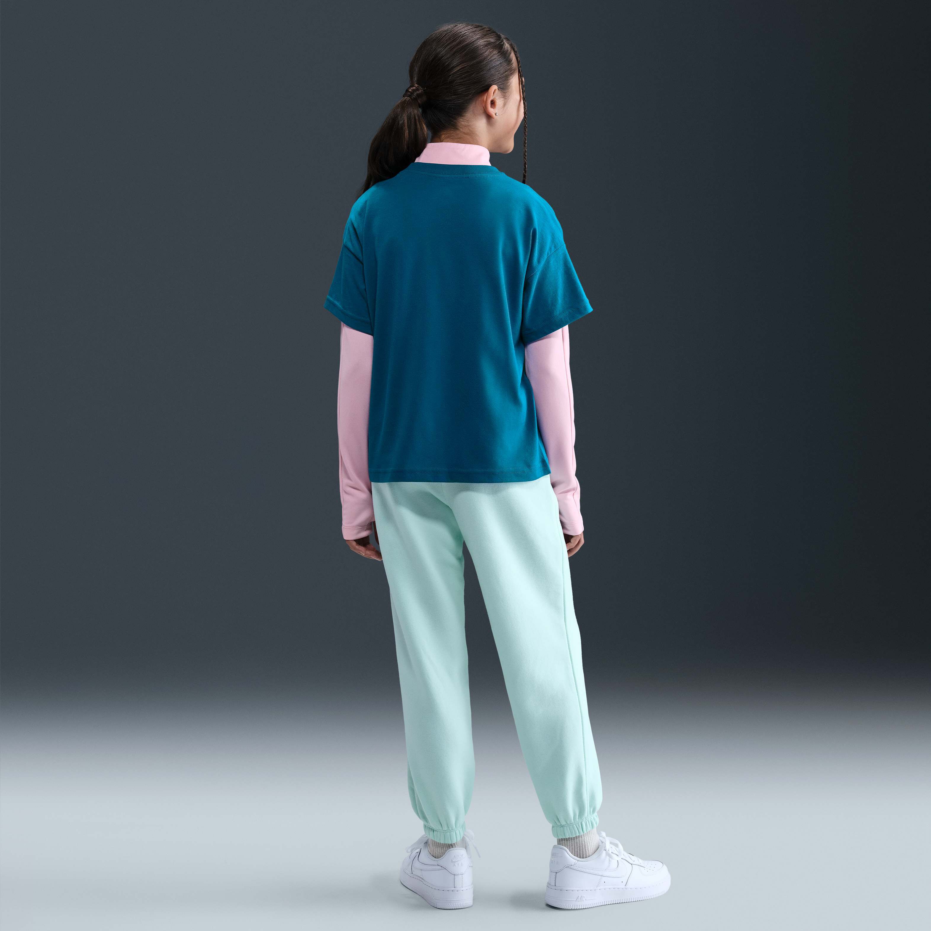 Nike Sportswear Essential image number 4