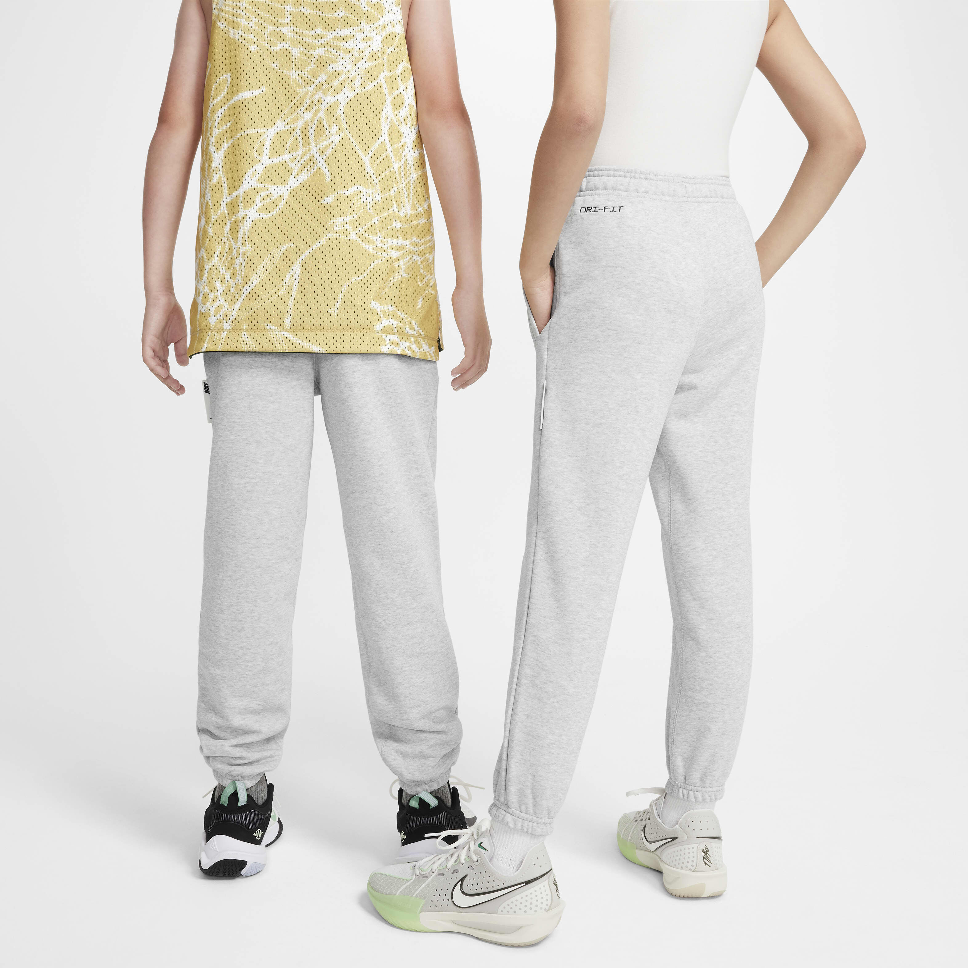 Nike Standard Issue image number 1