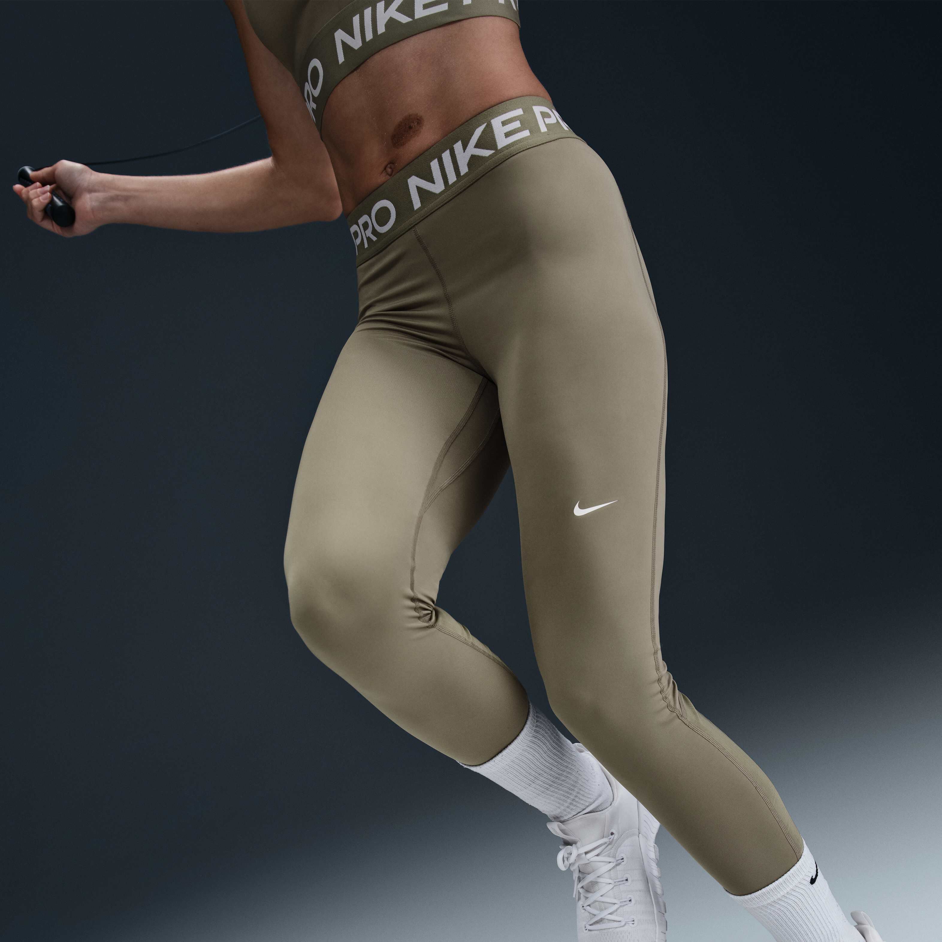 Nike Pro image number 4
