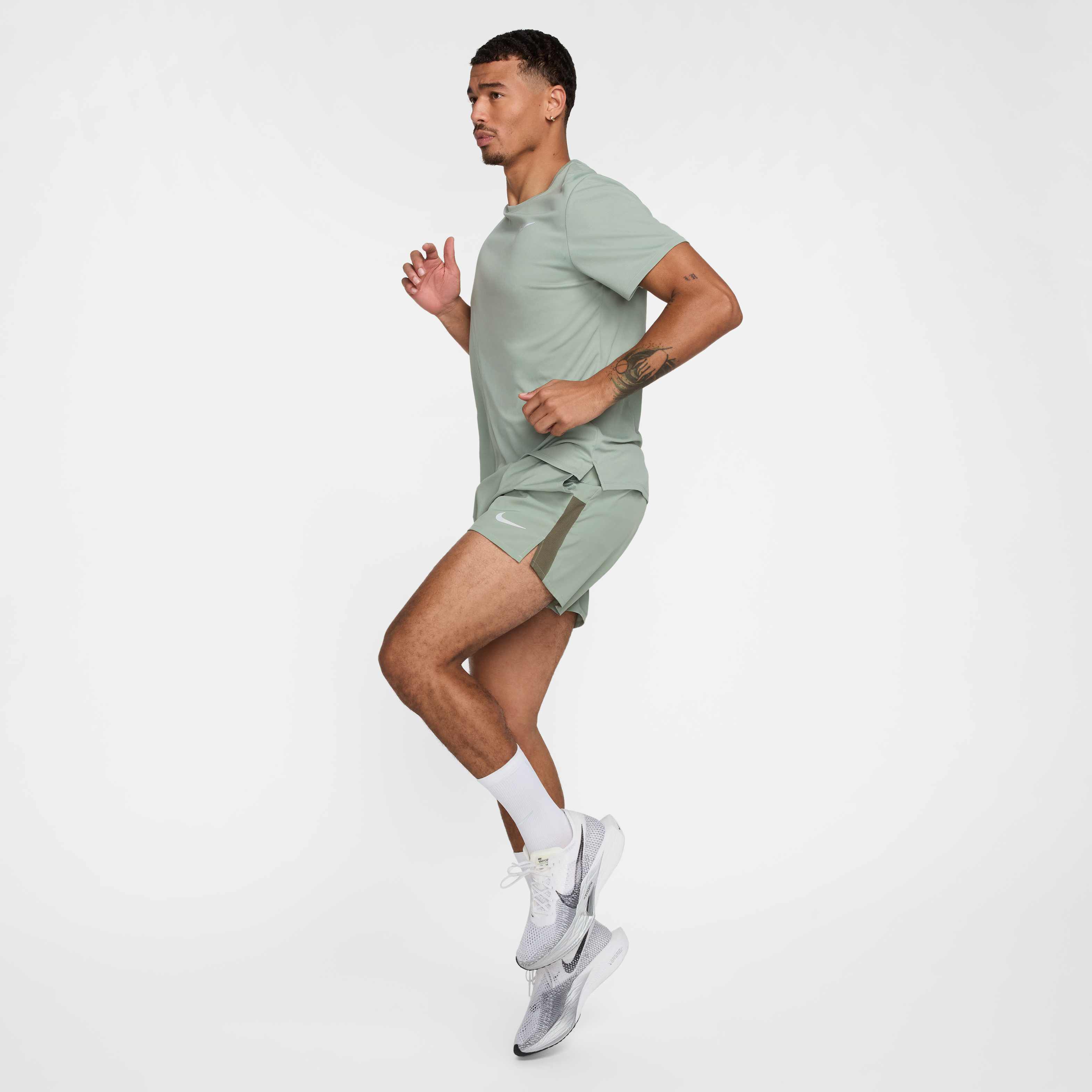 نايكي تشالنجر image number 8