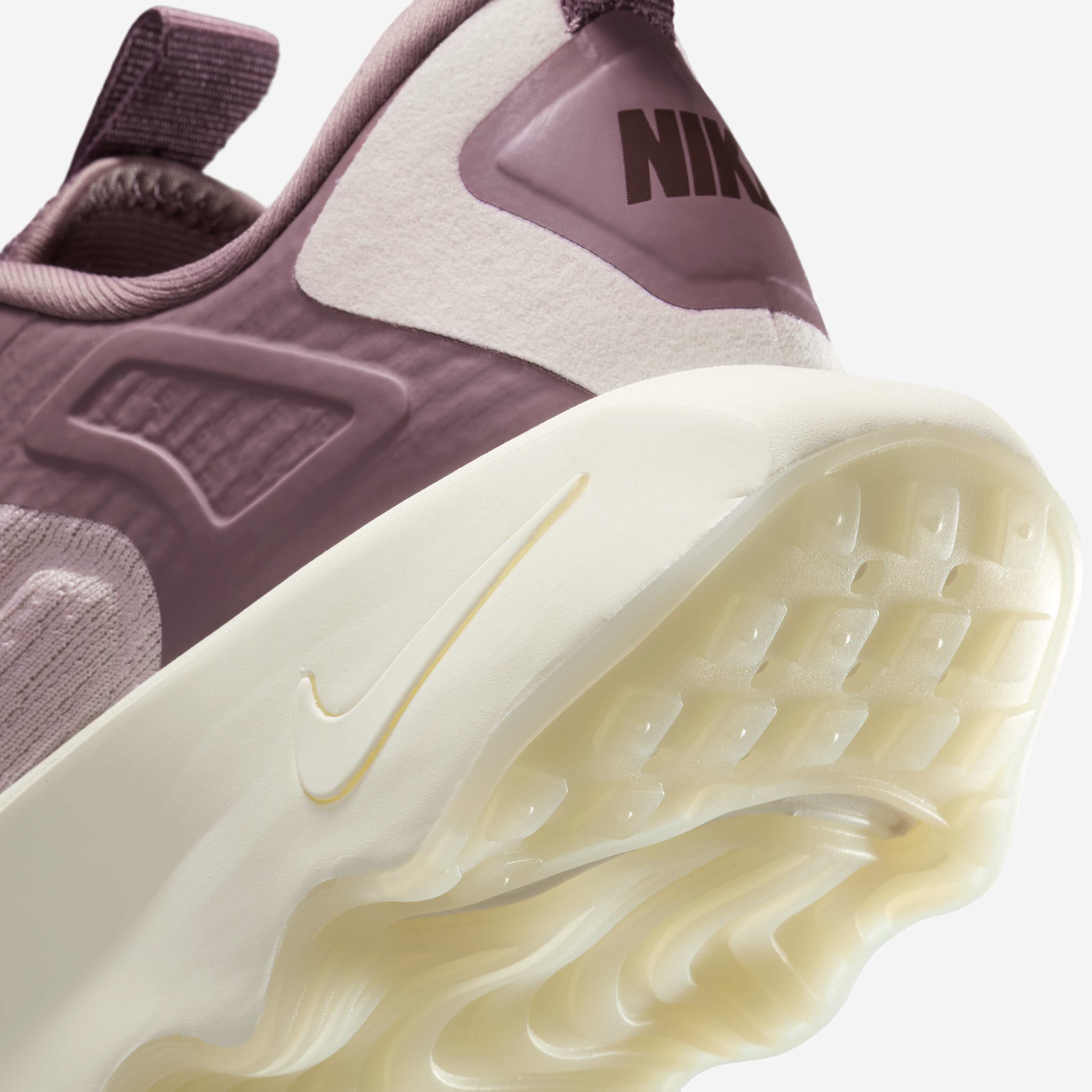 نايكي موتيفا اس بي image number 7