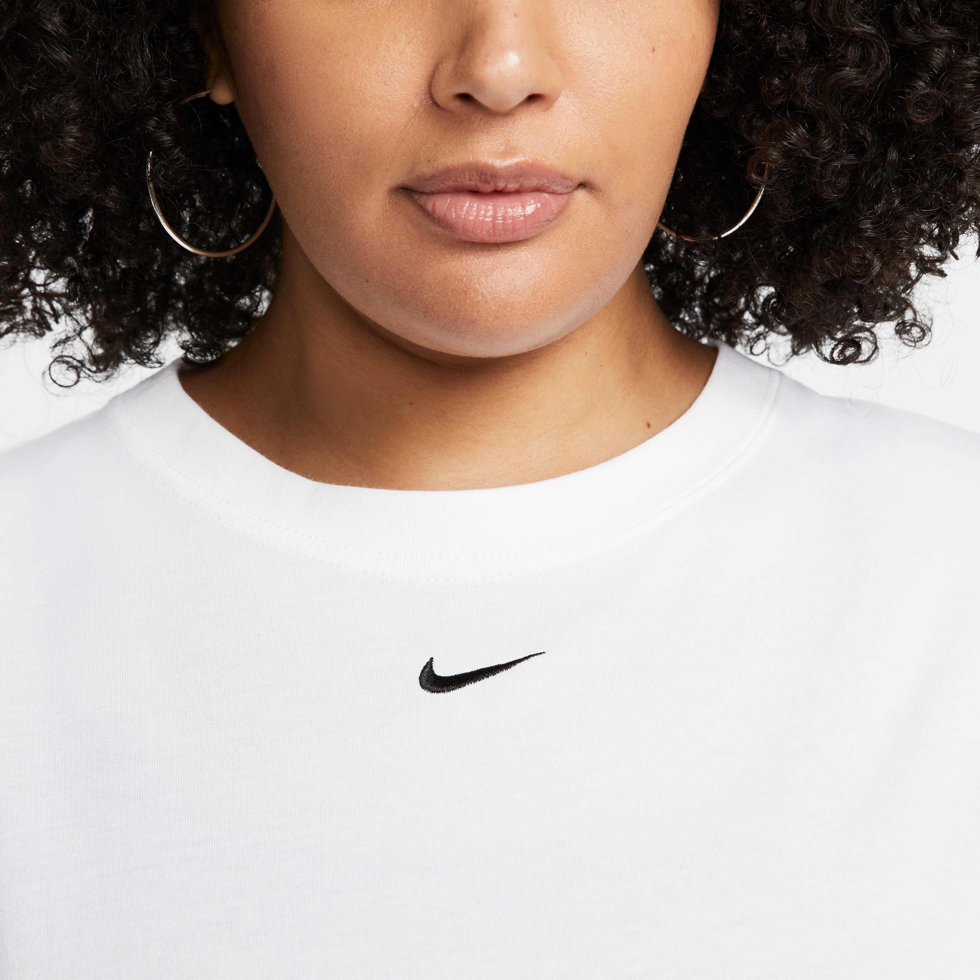 Nike Sportswear Essential image number 2