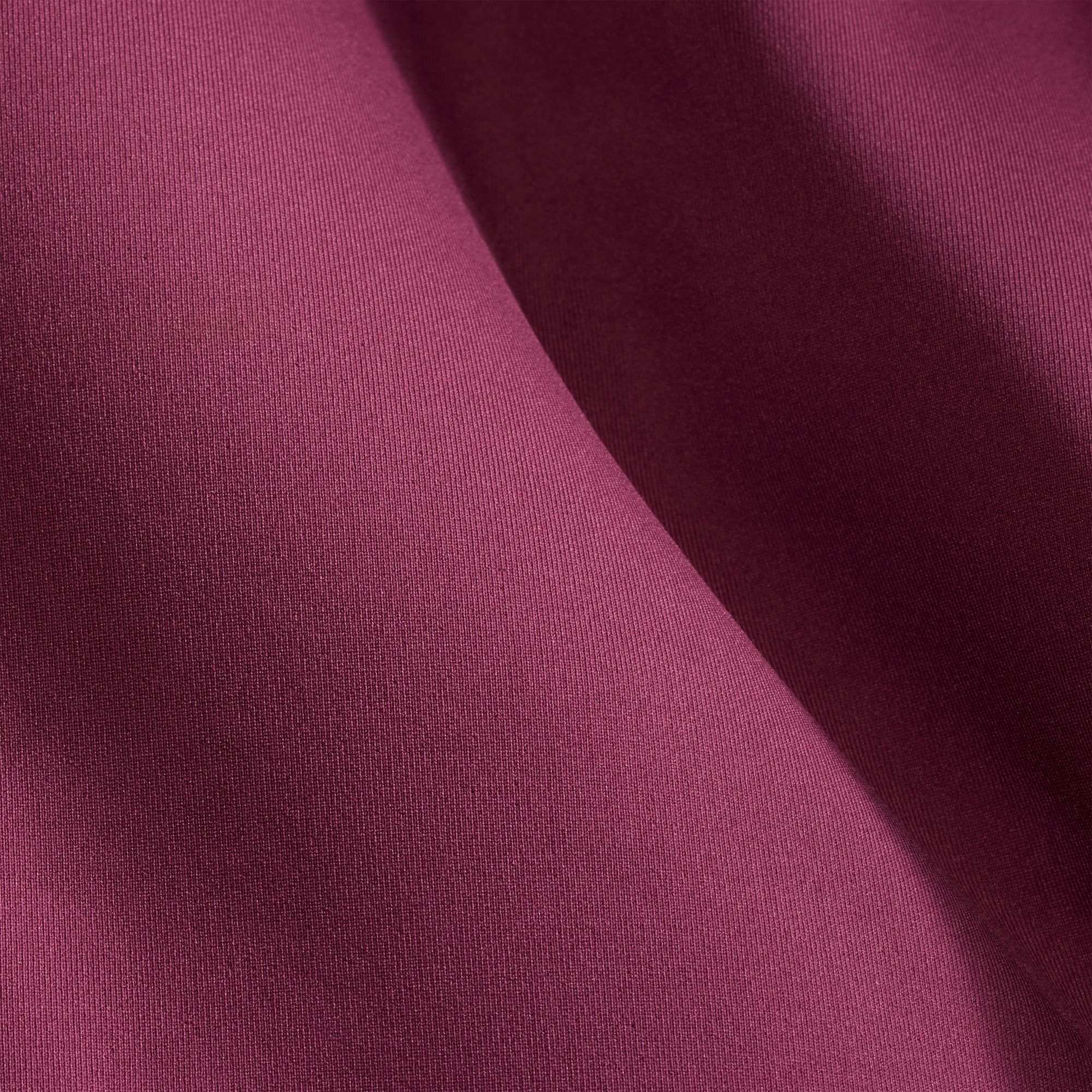 نايكي يونيفيرسا image number 2