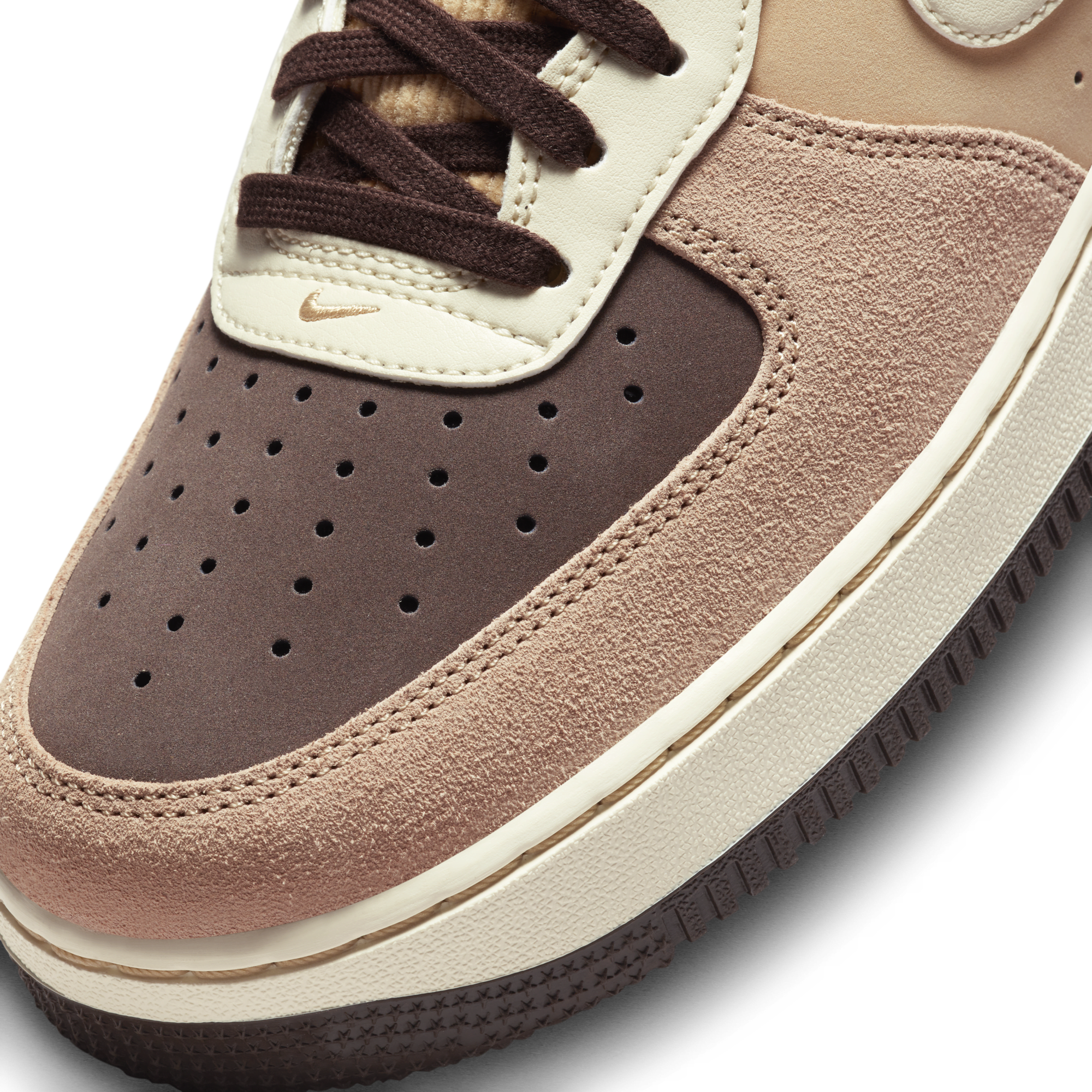Nike Air Force 1 07 LV8