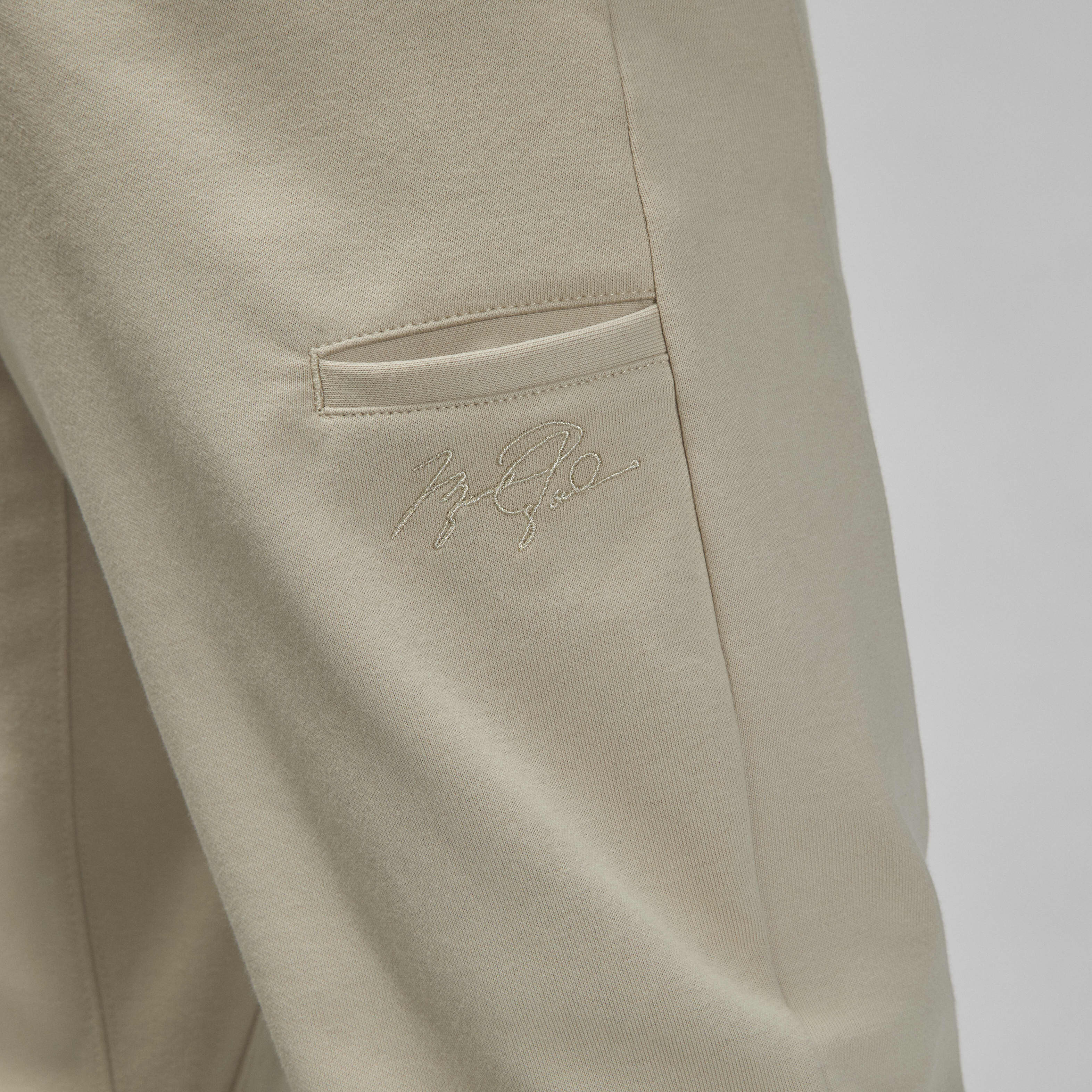 Jordan Essentials image number 4