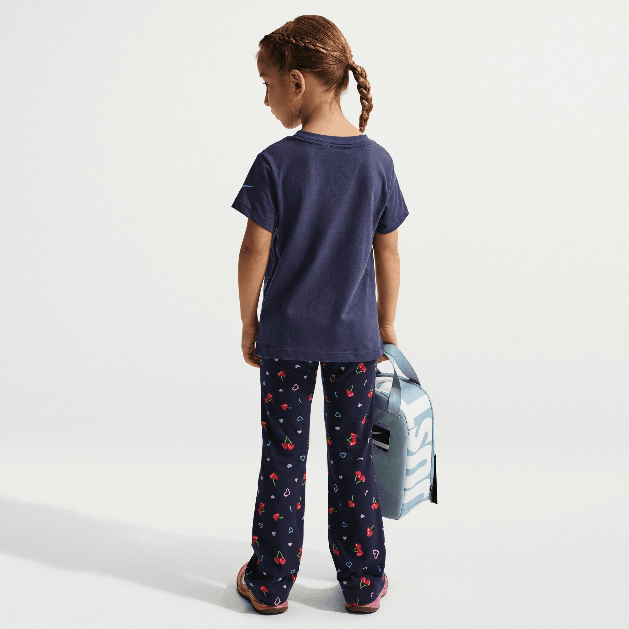 نايكي تشيري image number 1