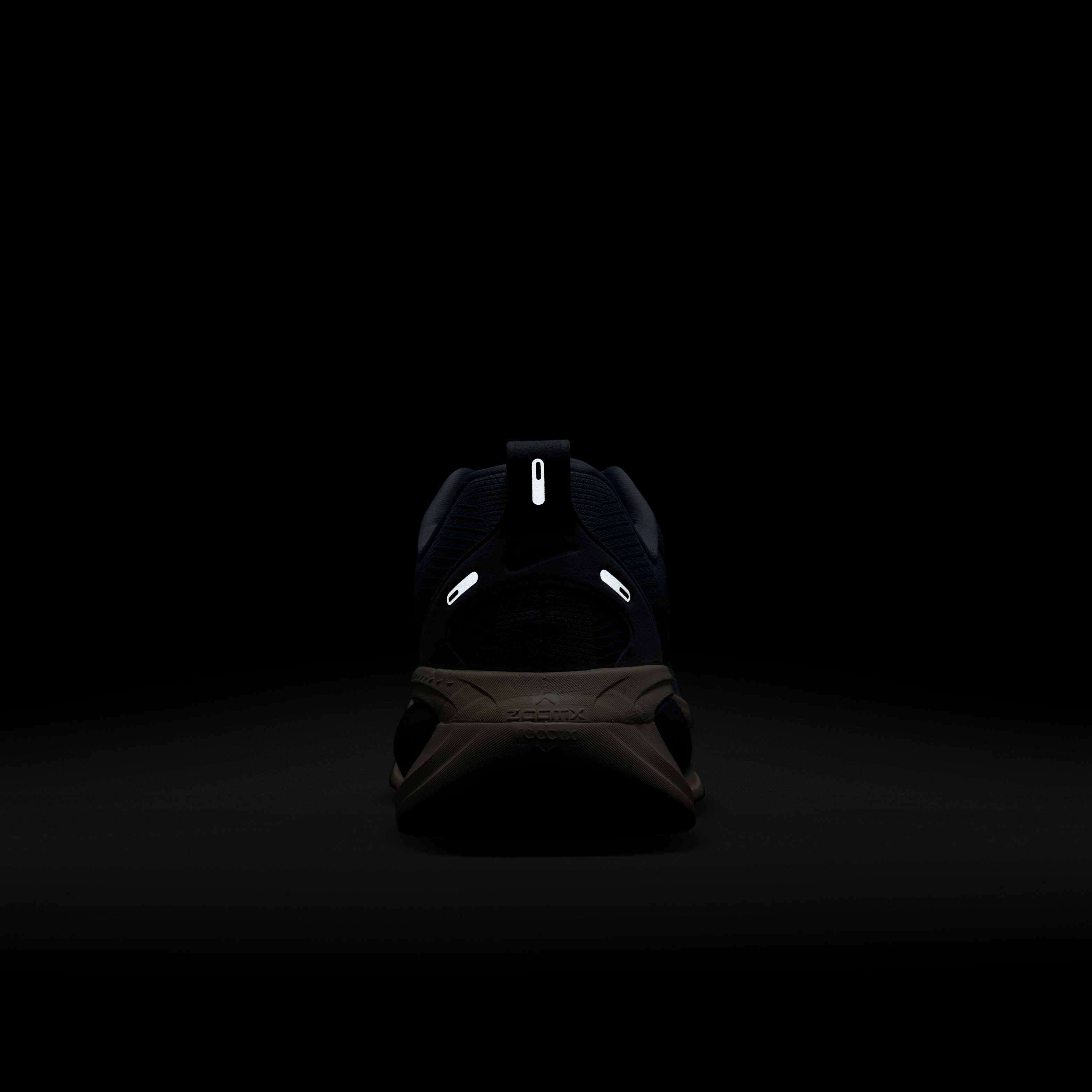 Nike Vomero 18 image number 8