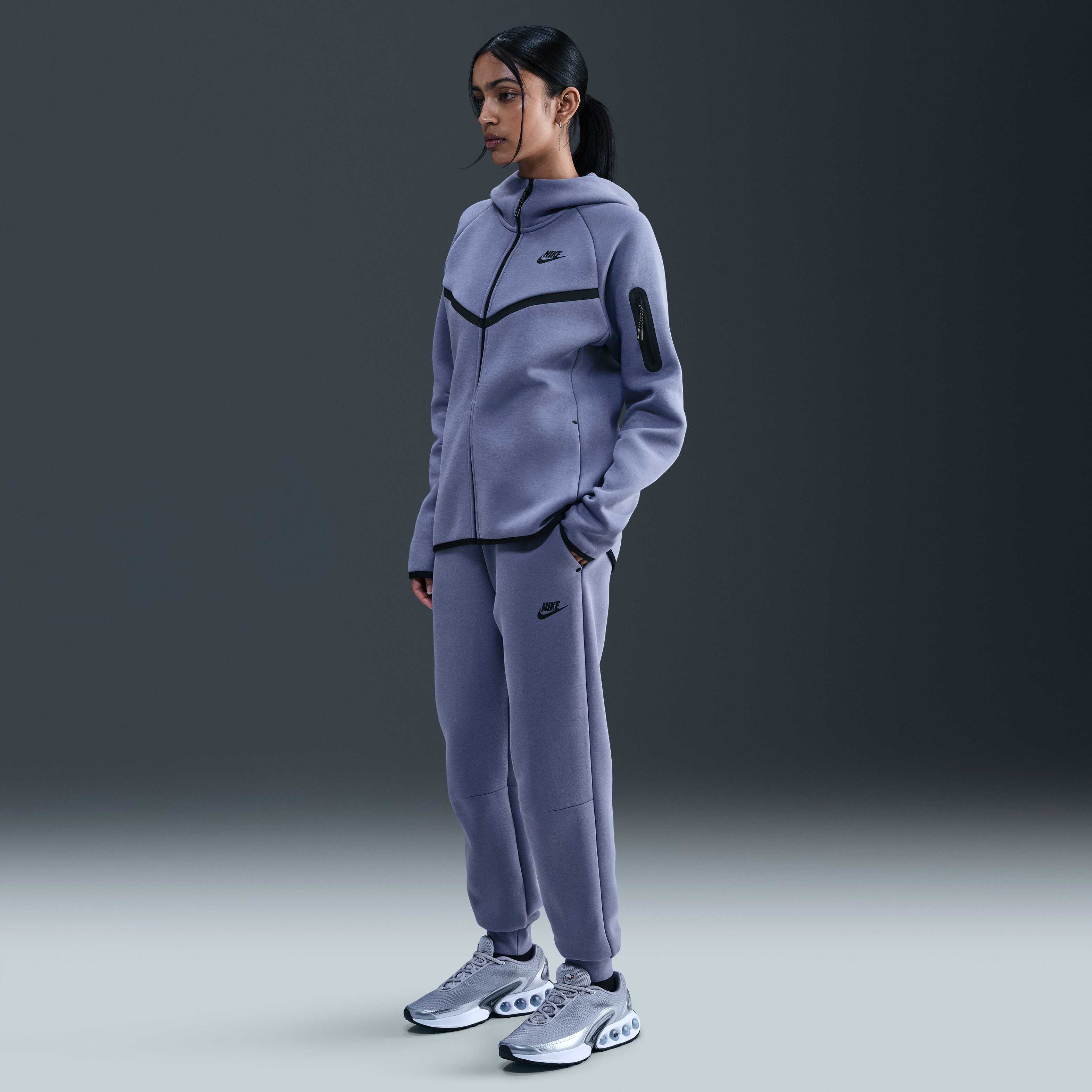 Nike Sportswear Tech Fleece image number 0