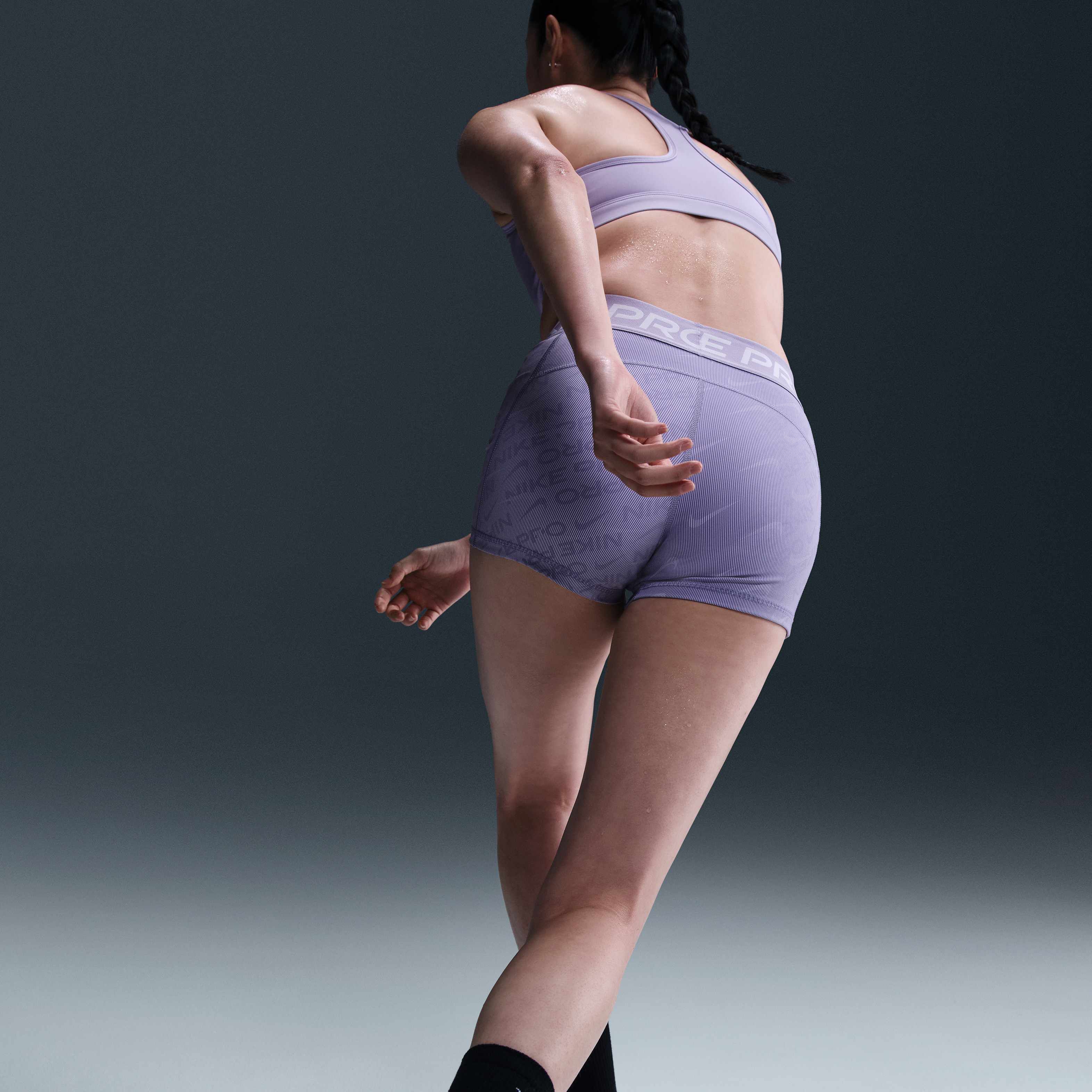 Nike Pro image number 4