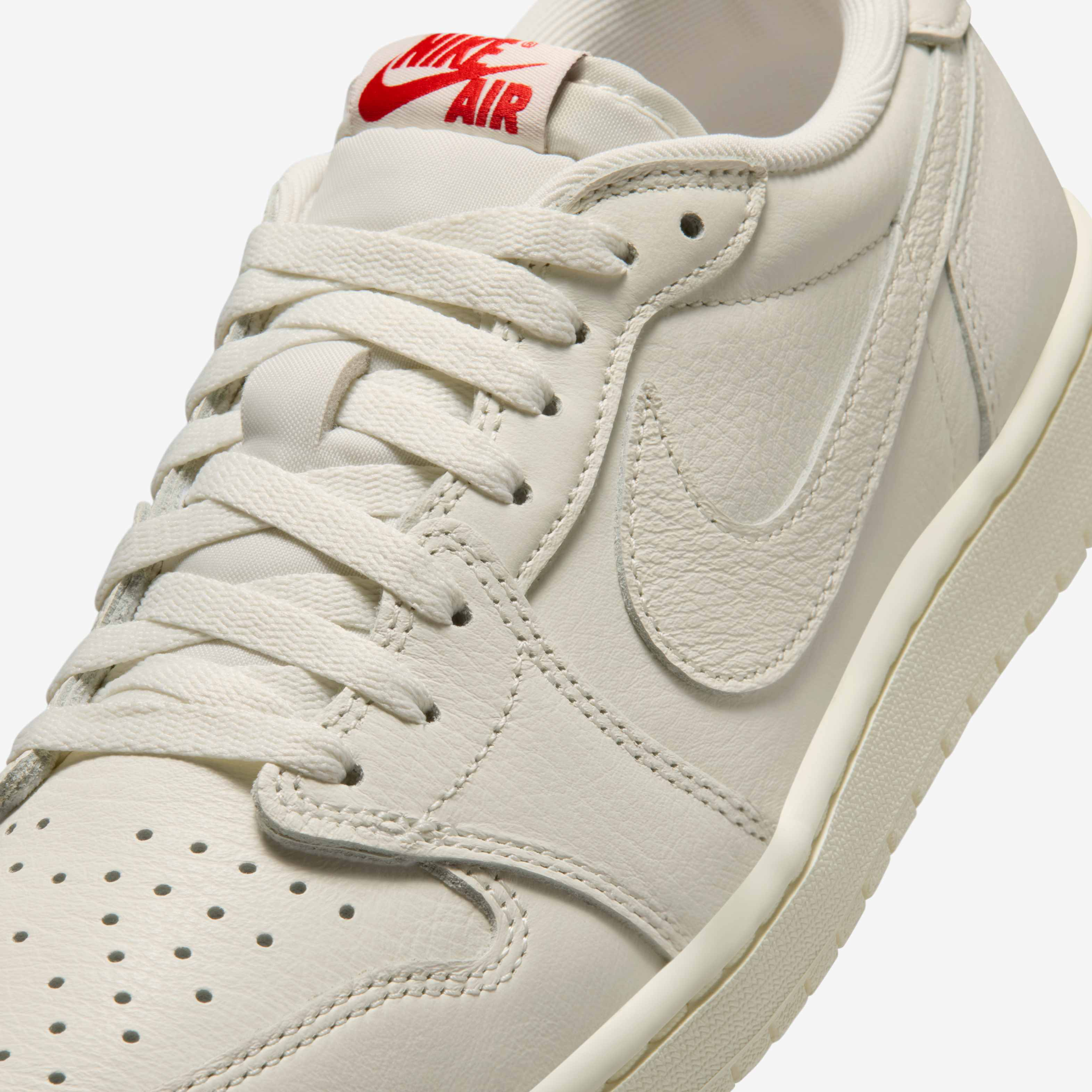 Air Jordan 1 Retro Low image number 18