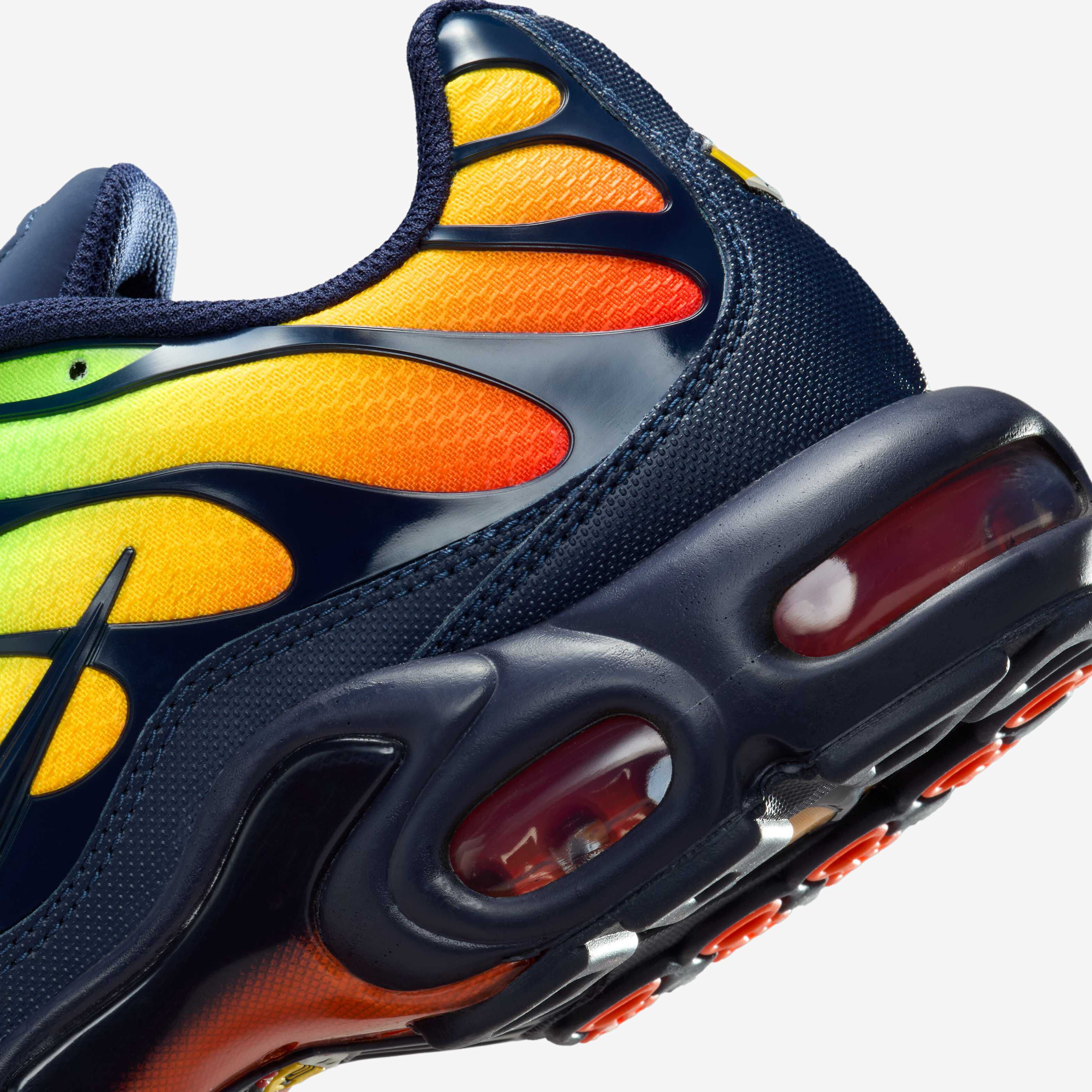 Nike Air Max Plus image number 7