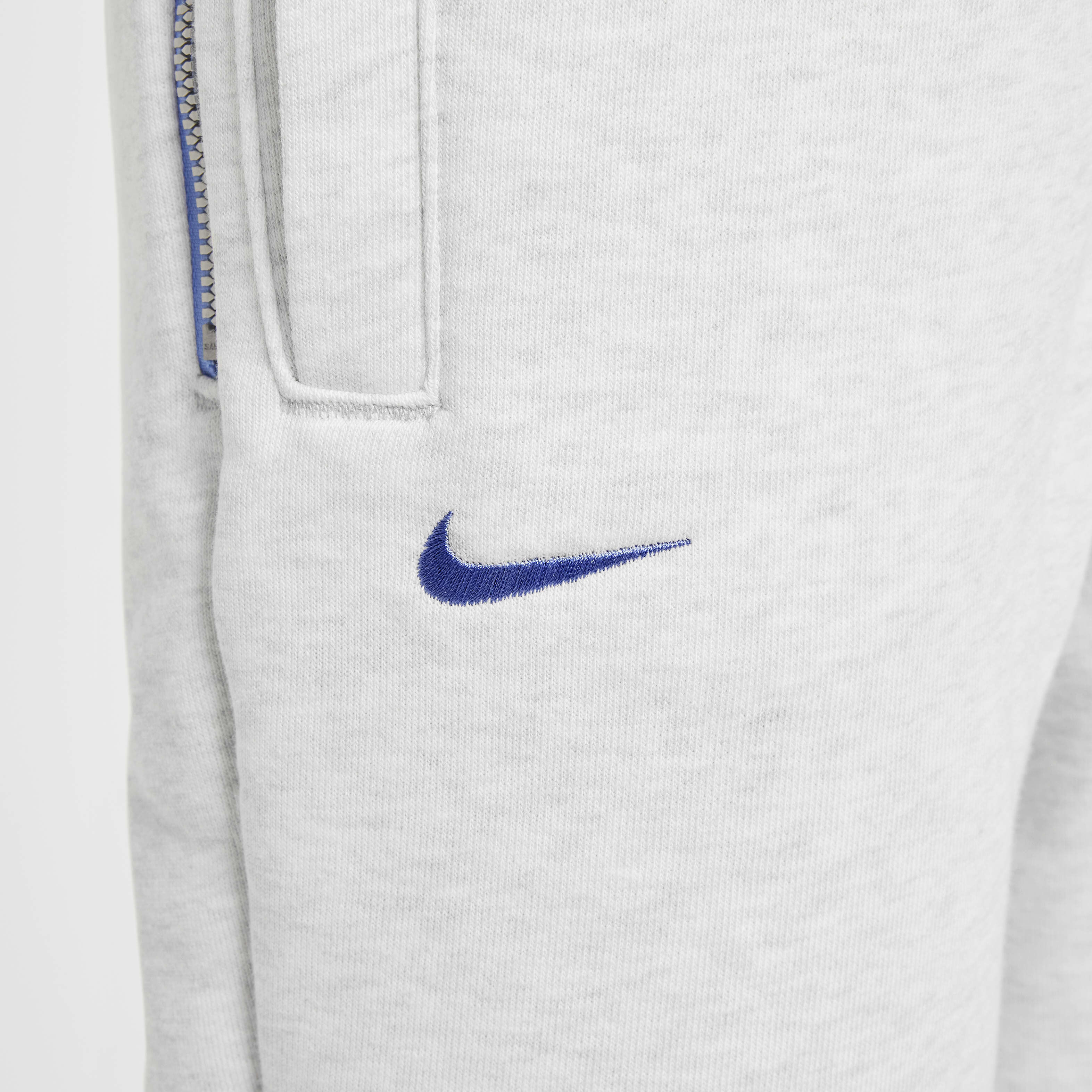 ليبرون ستاندرد ايشيو image number 5