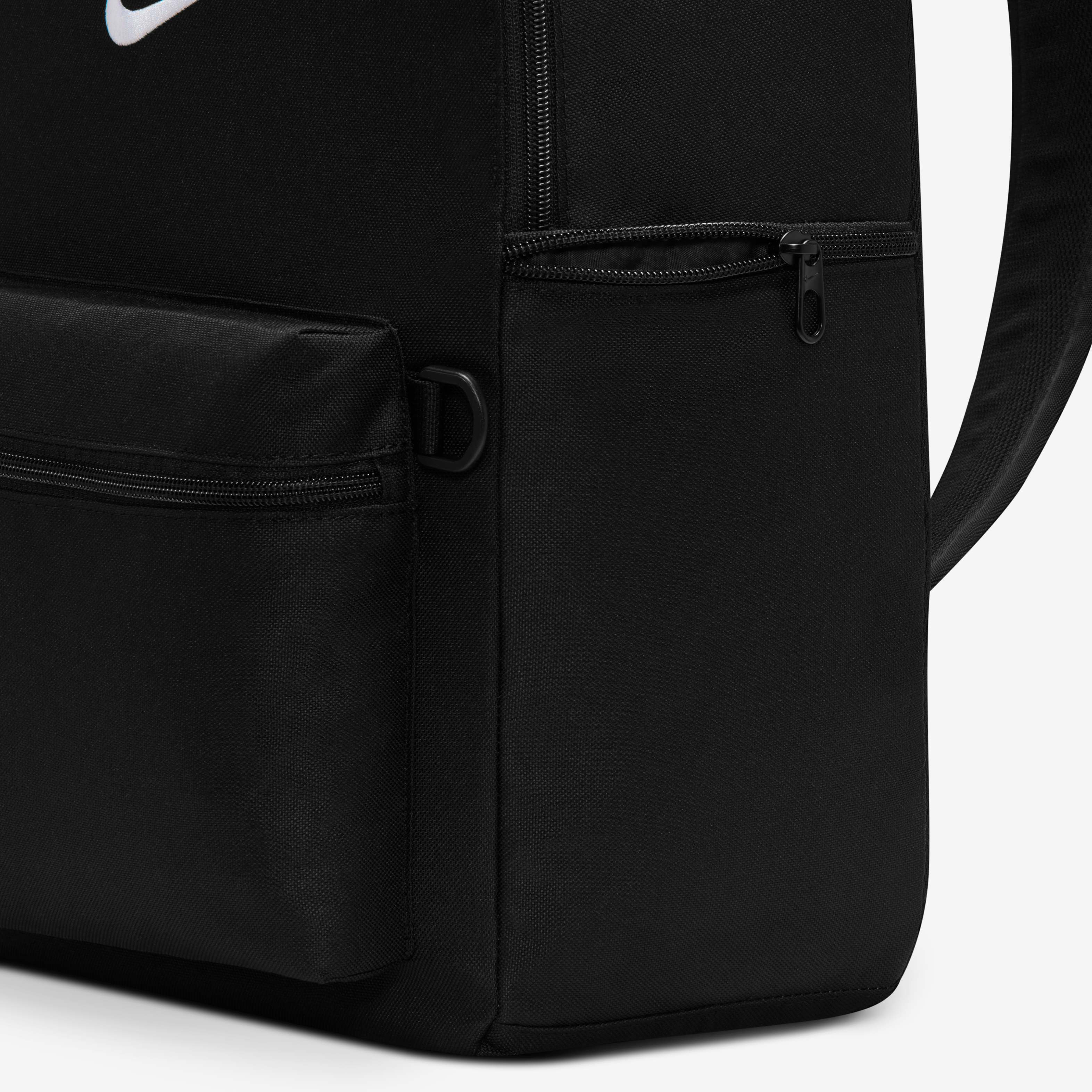 Nike Heritage image number 6