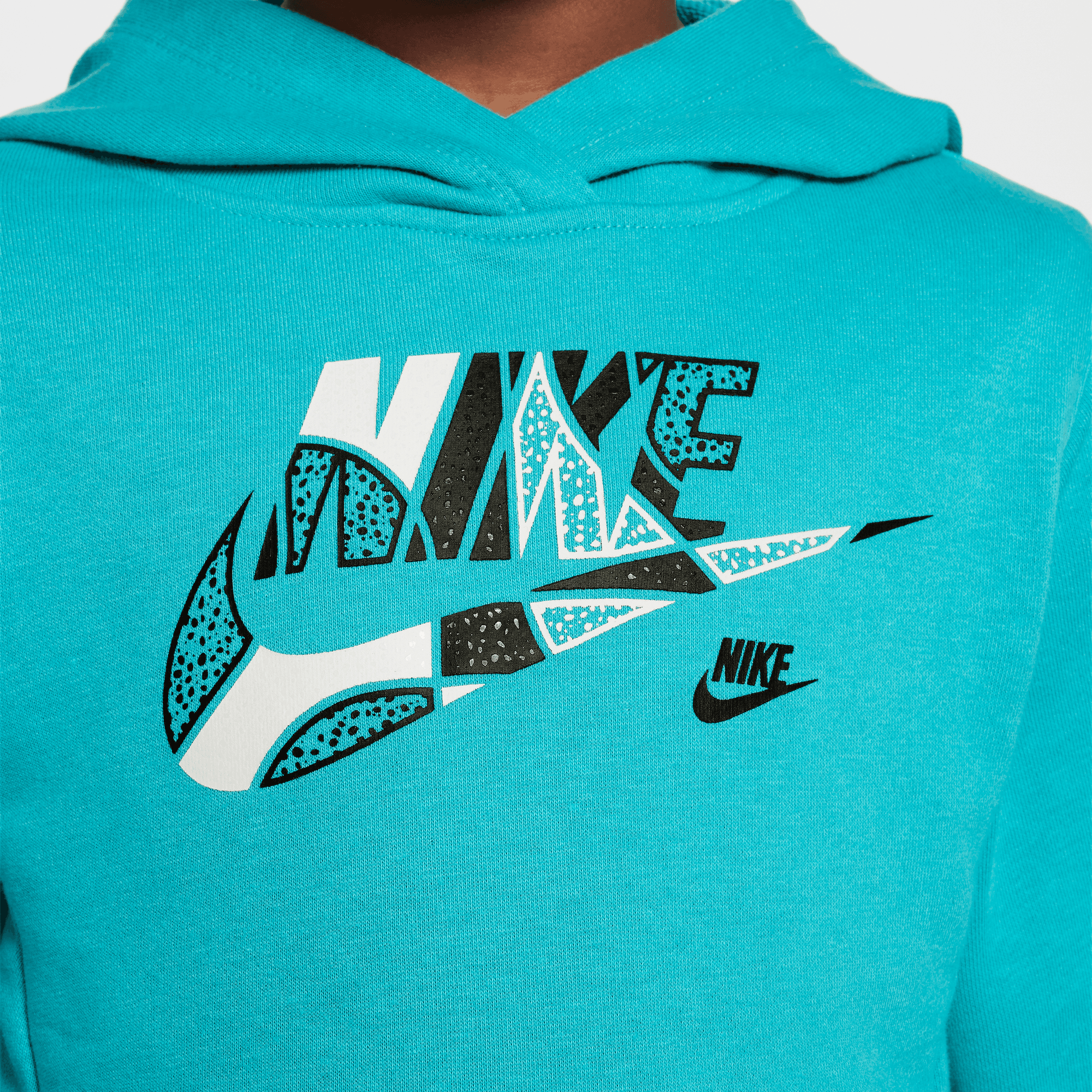 Nike Sportswear "Outside the Lines" image number 3