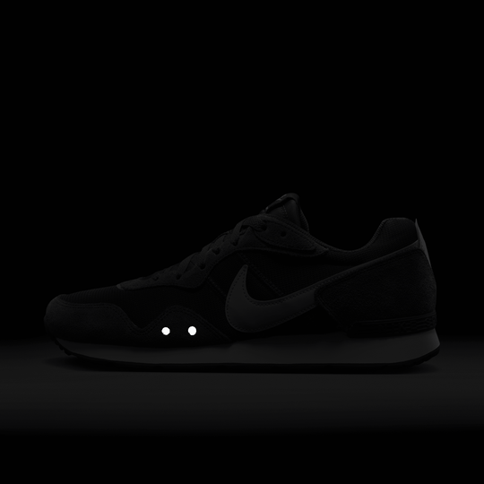 Nike total black best sale