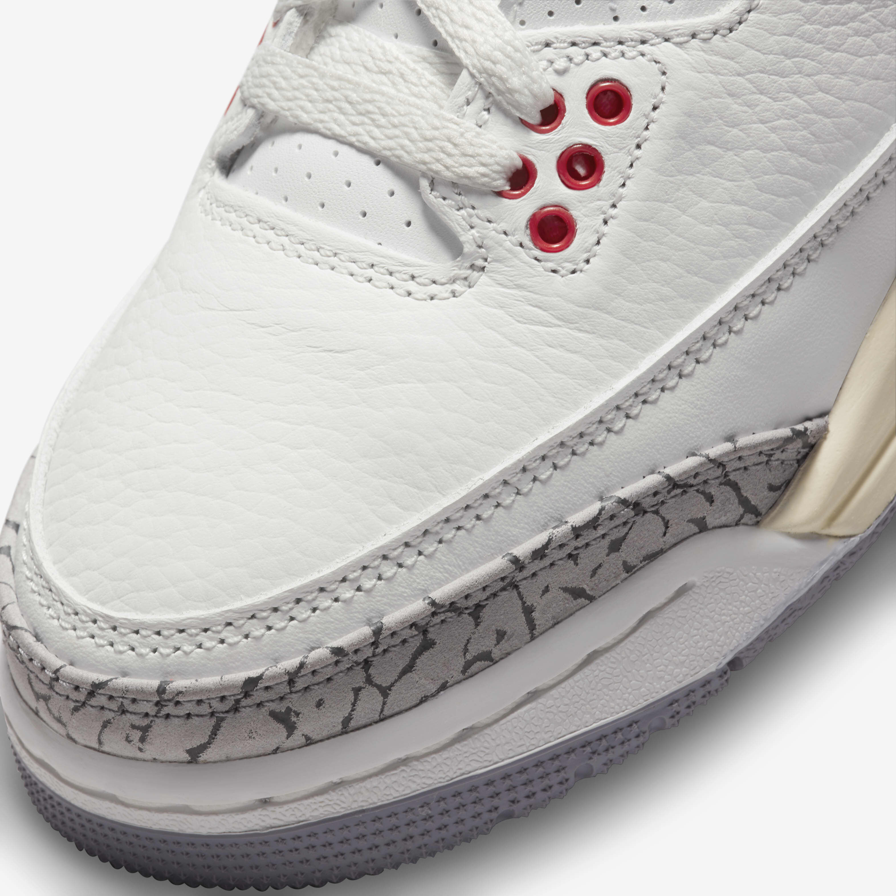 Air Jordan 3 Retro 'Medium Olive' image number 6
