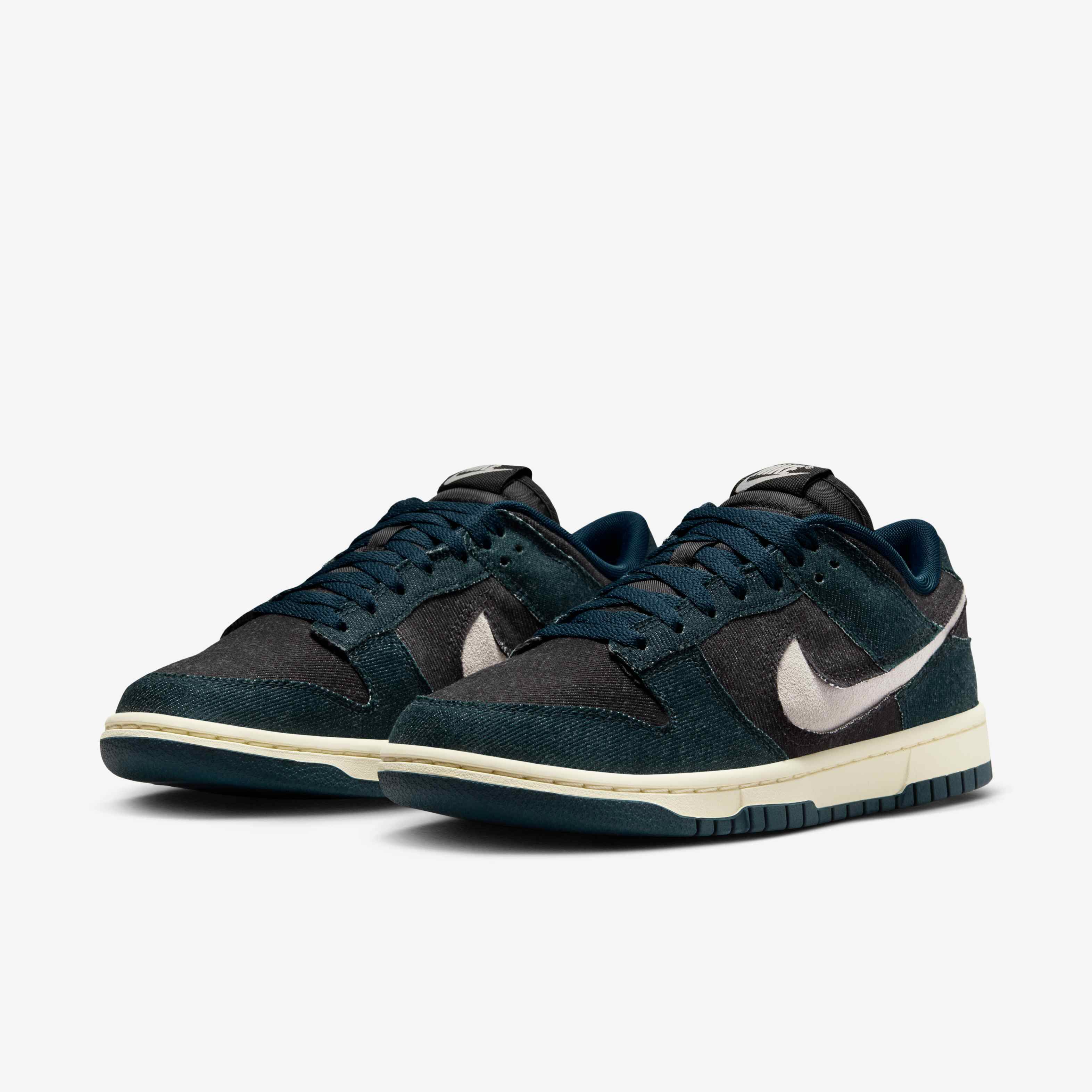 Nike Dunk Low image number 4