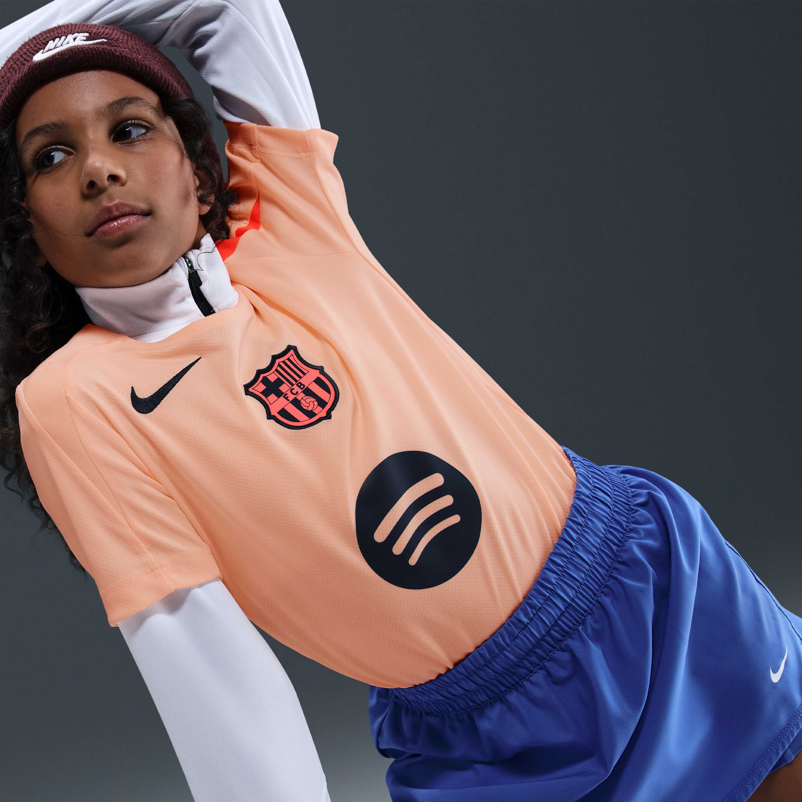 F.C. Barcelona Strike Third image number 2