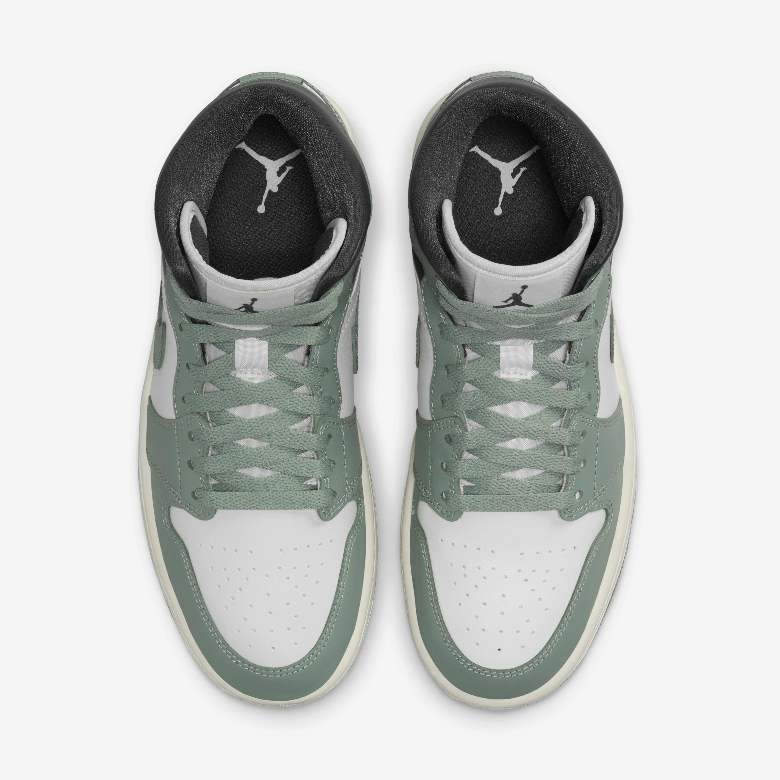 Air Jordan 1 Mid image number 3