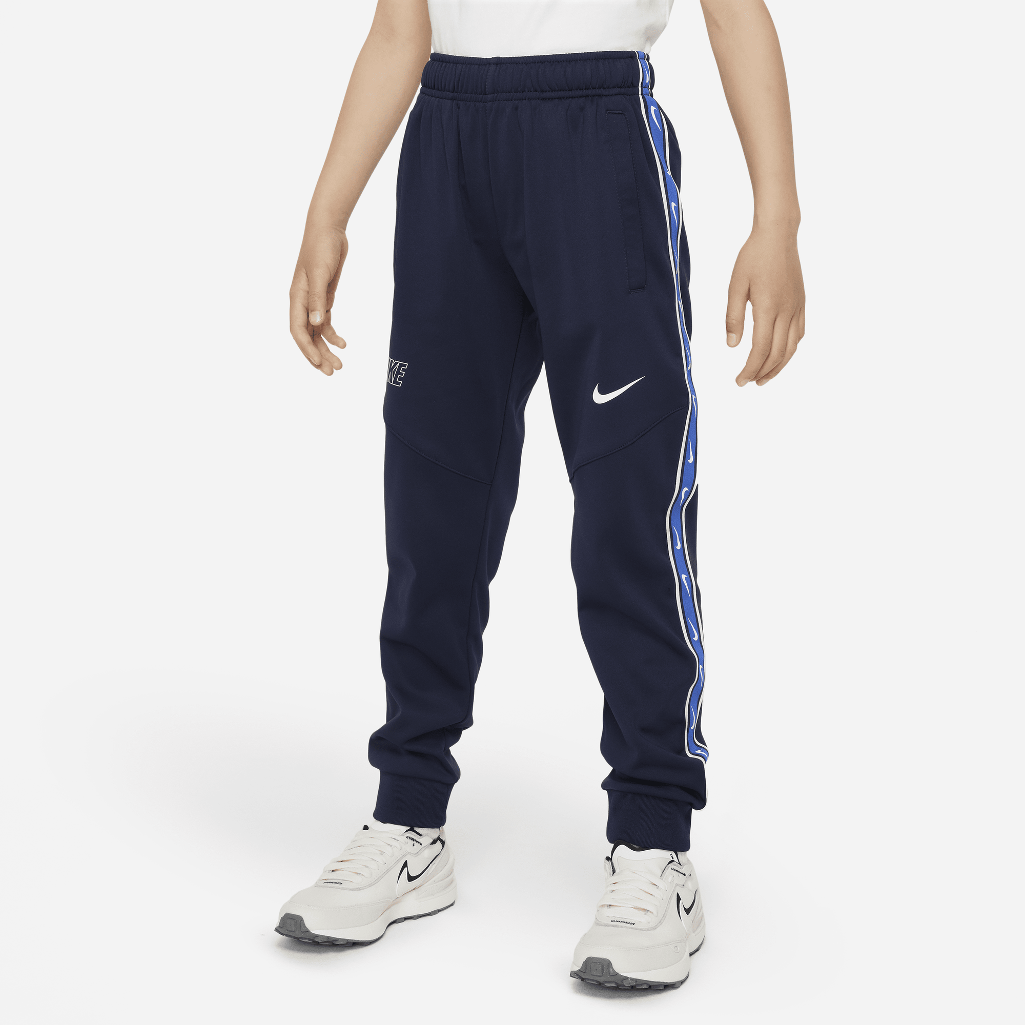 Nike skinny joggers boys discount
