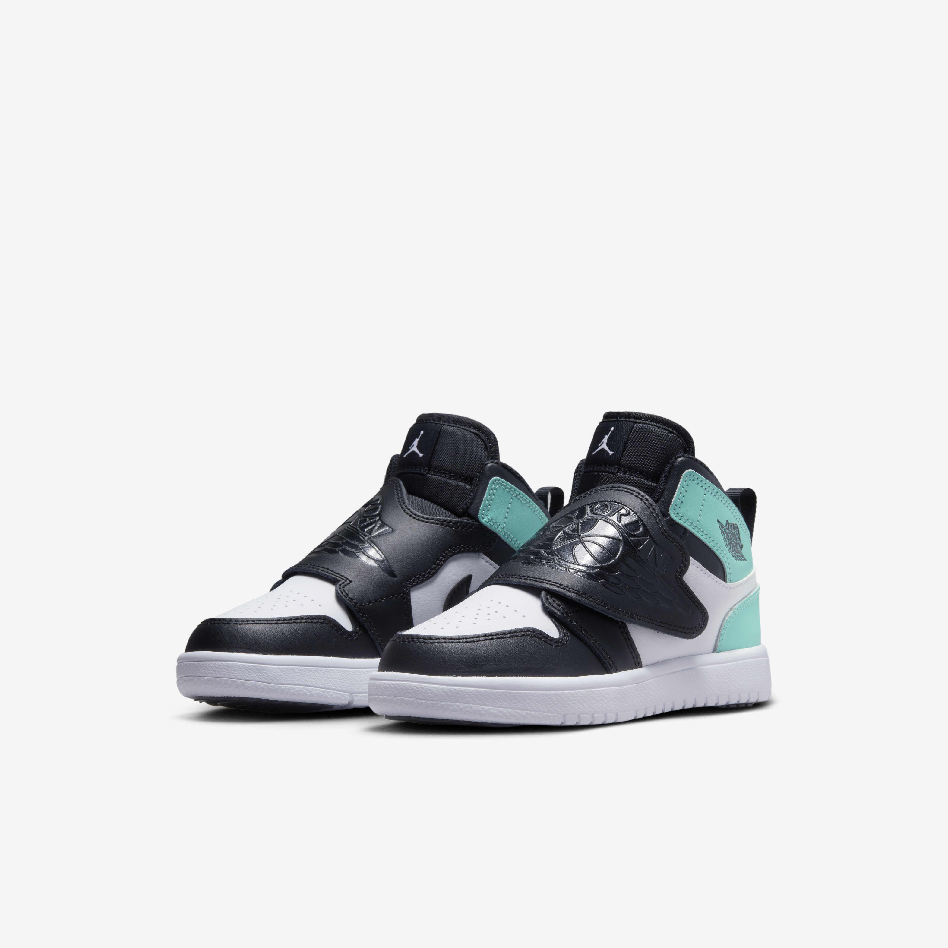 Sky Jordan 1 image number 4